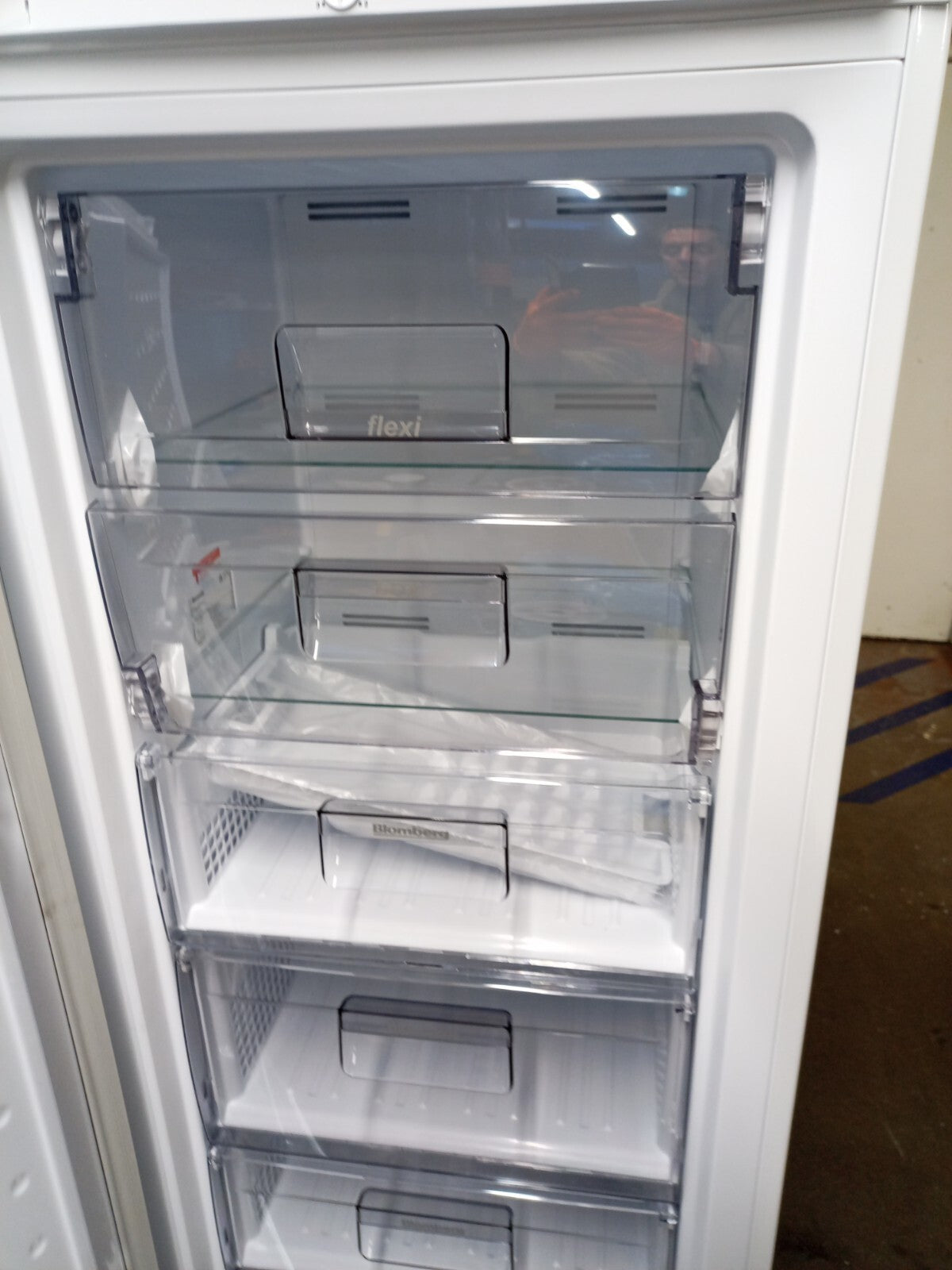 New Graded Beko FNM4671P Tall 256 ltr Freezer RRP £599 Suitable Outbuilding M29