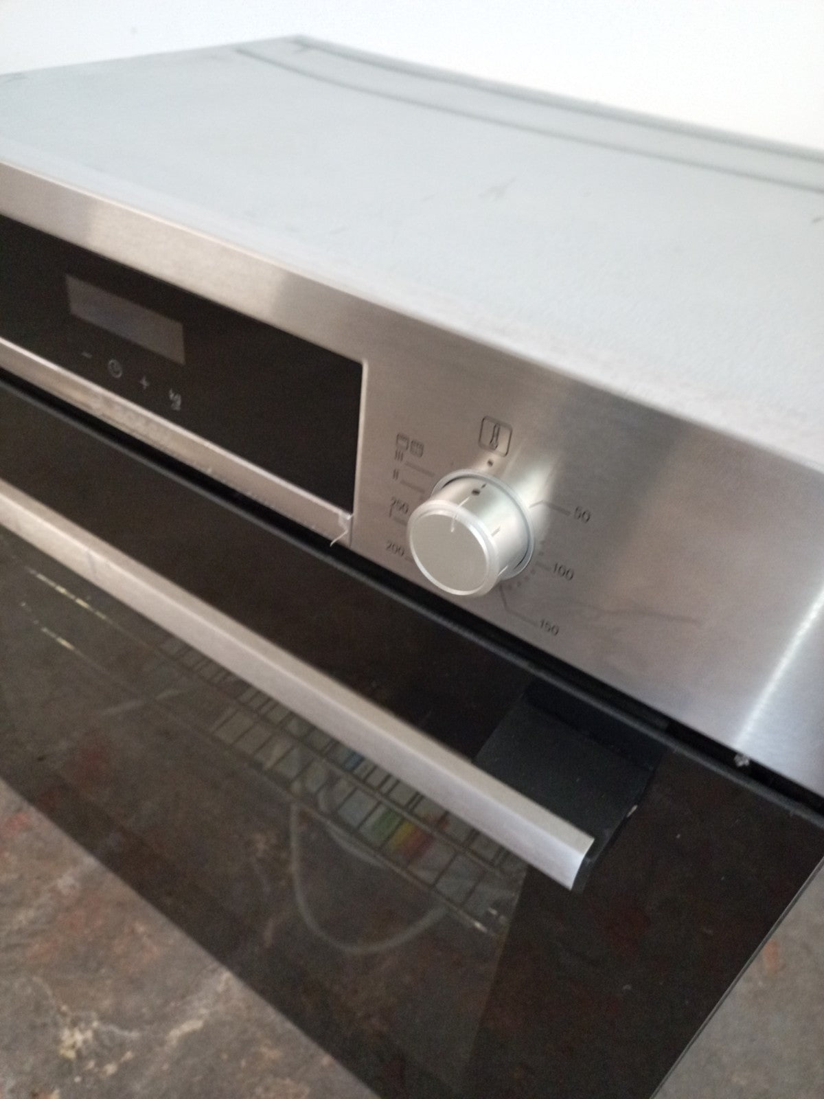 New Graded Bosch HGA574BS3B 60cm Built In Single Oven  RRP£599 T28