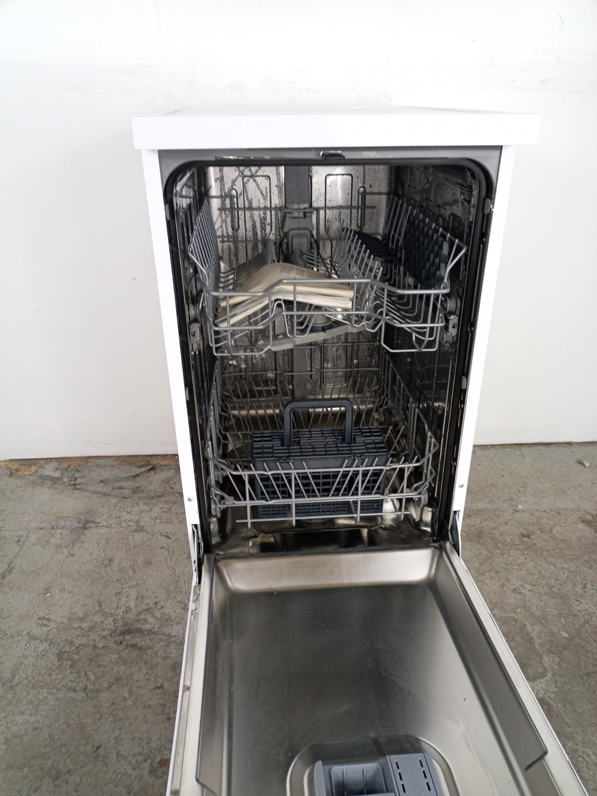 New Graded White  Beko DVS04X20W Slimline Dishwasher RRP£299- P8