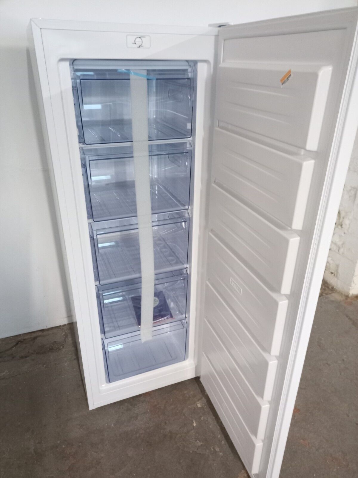 New Graded IceKing RZ204EW Large 168 ltr Frost Free Freezer-RRP £329 N6