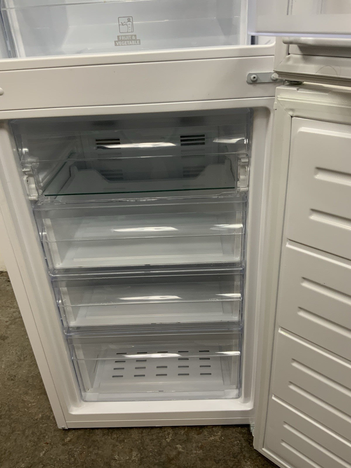 New Graded LOGIK LFC55W23 50/50 Fridge Freezer - White RRP £349 P16