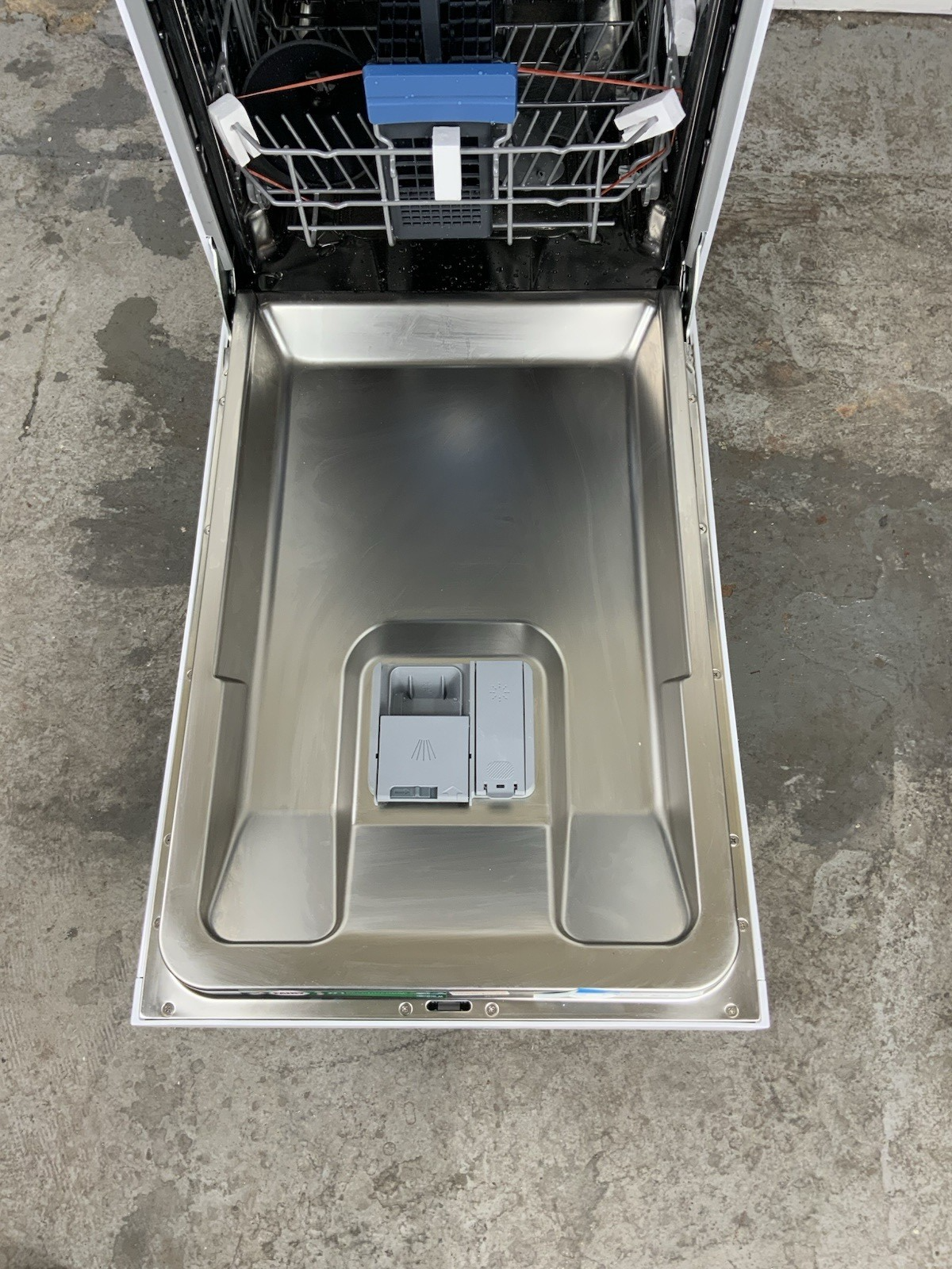 New Graded Beko HygieneIntense BDFS16020W Slimline Dishwasher - White - F33