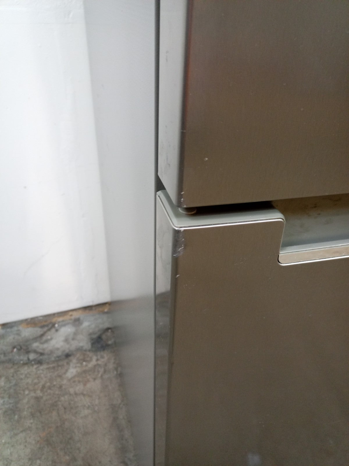 New Graded Kenwood KNF60XD23 60/40 Fridge Freezer - Silver RRP £499 S87