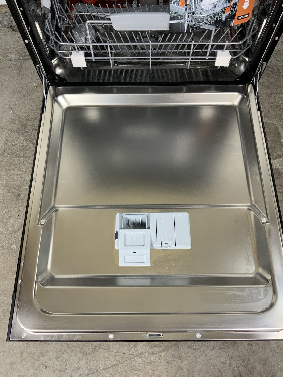 New Graded Hotpoint HFC3C26WCBUK Full Size Dishwasher - Black F42