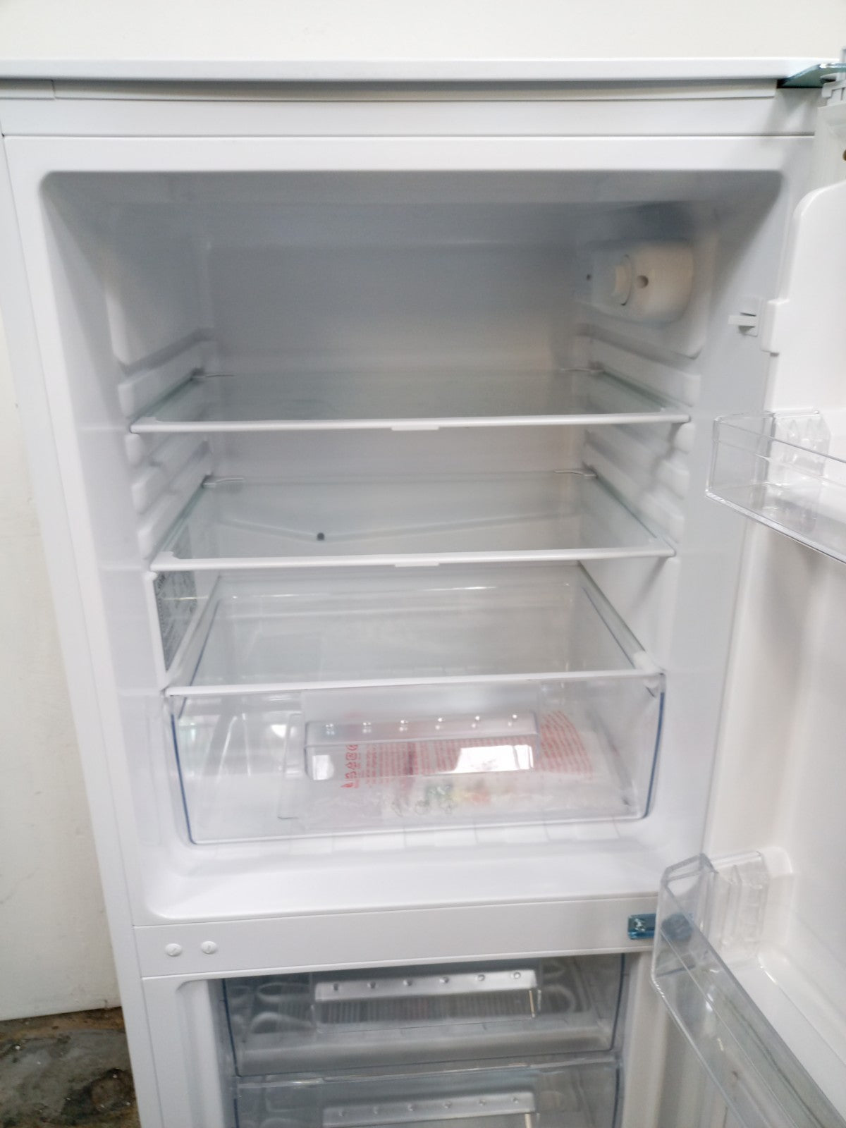 New Graded LOGIK L55CW23 60/40 Fridge Freezer - White RRP £259 S85