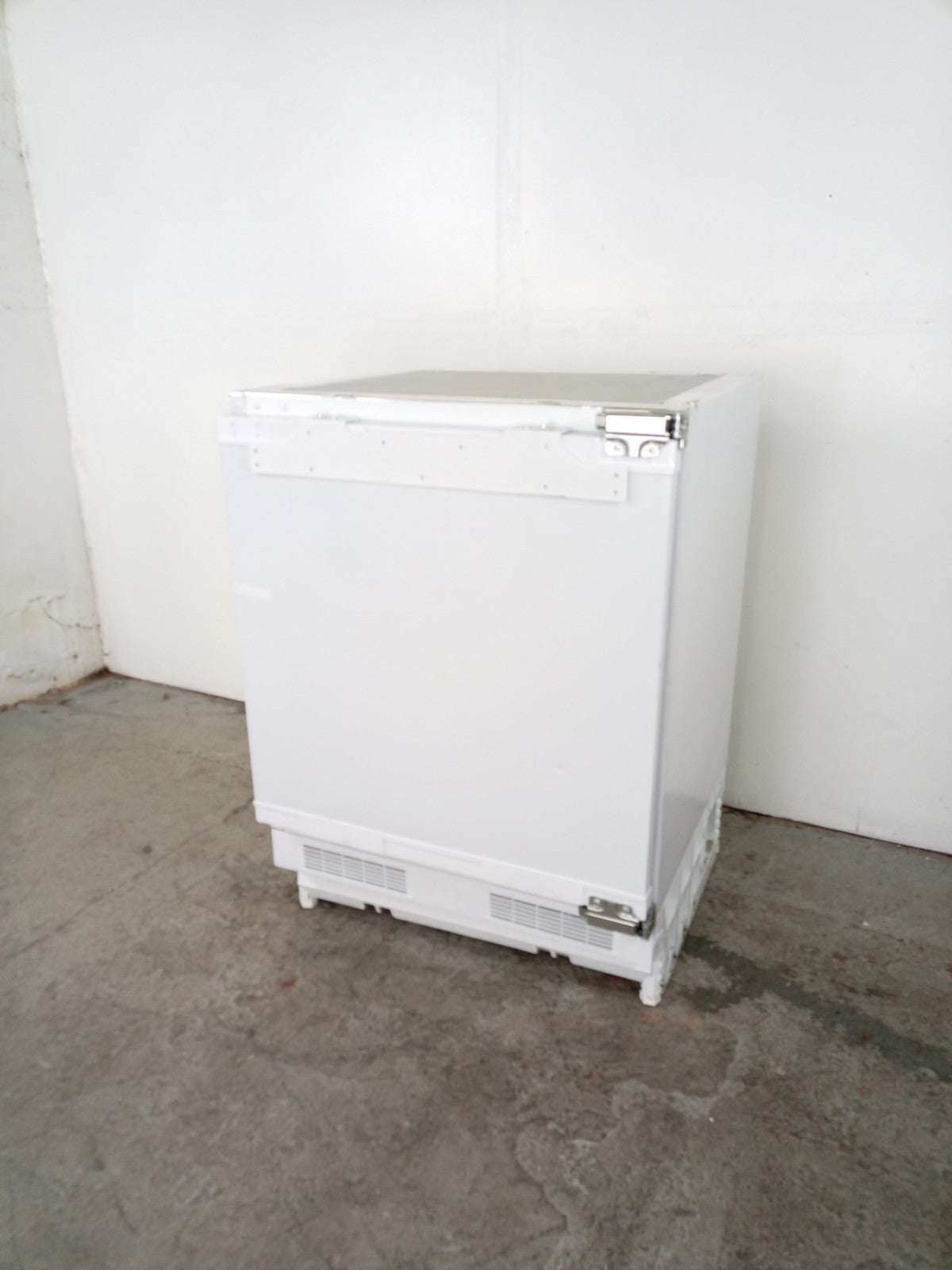 New Graded Iceking BU210EW  Integrated Undercounter Fridge Icebox RRP£339 P17