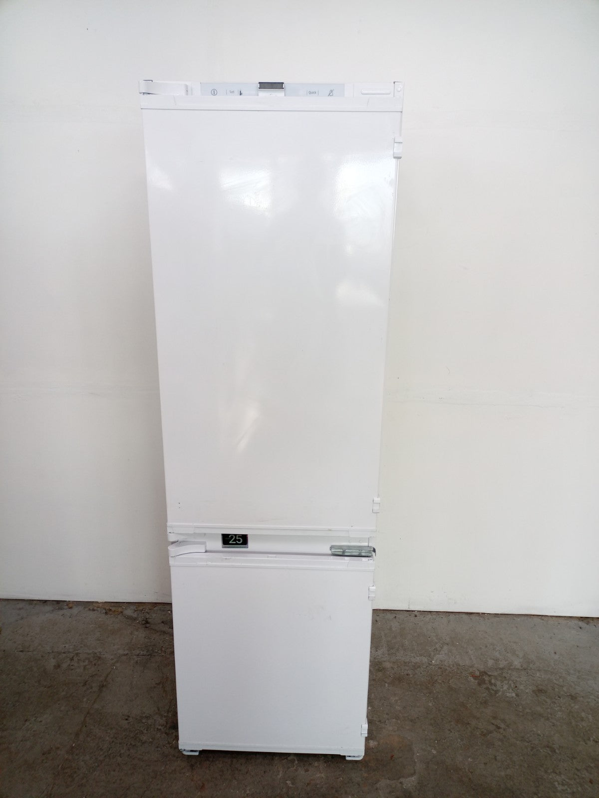 New Graded Beko BCFD4V73 Integrated  70/30 Fridge Freezer RRP £529 D5