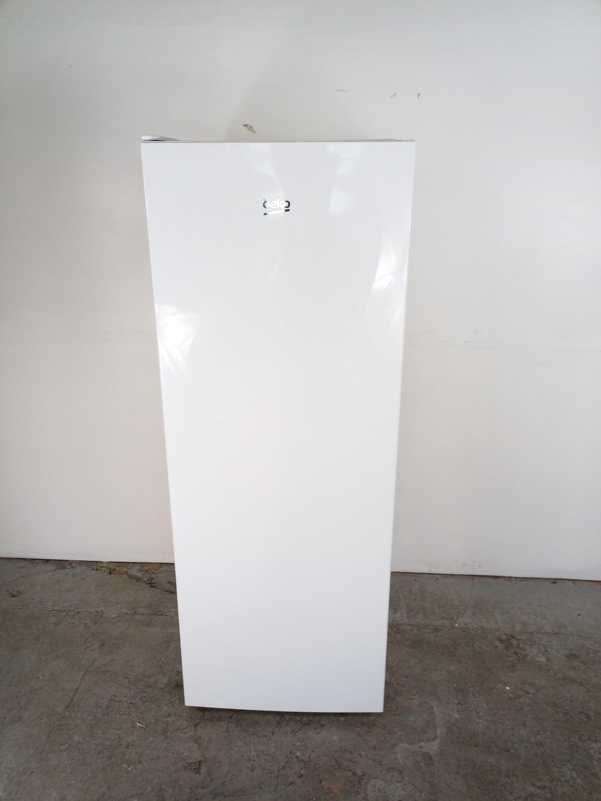 New Graded White Beko FFG1545W 177ltr  Tall Freezer Outbuildings RRP£399 V5