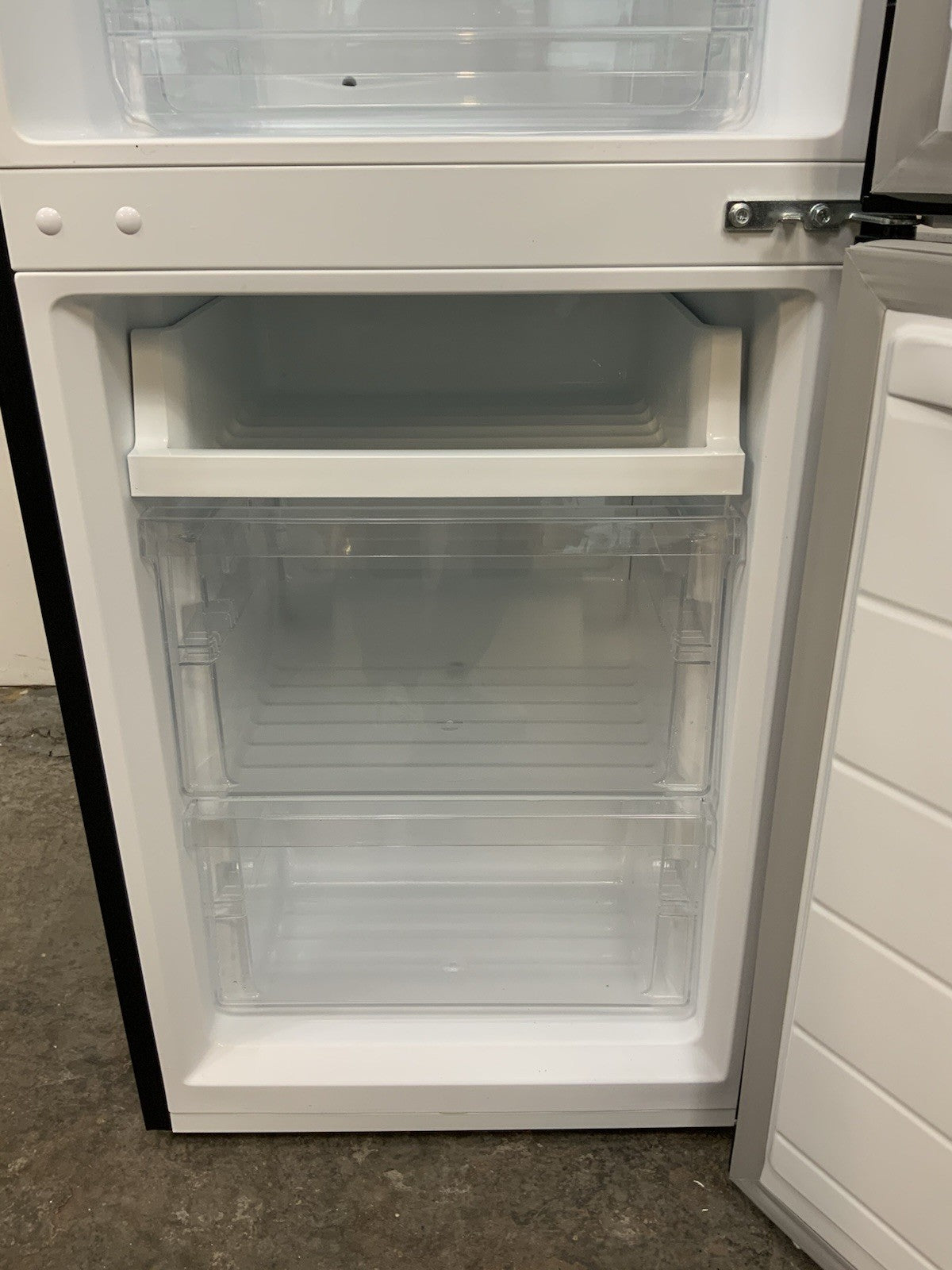 New Graded LOGIK LFC50B23 60/40 Fridge Freezer - Silver RRP £299 P09