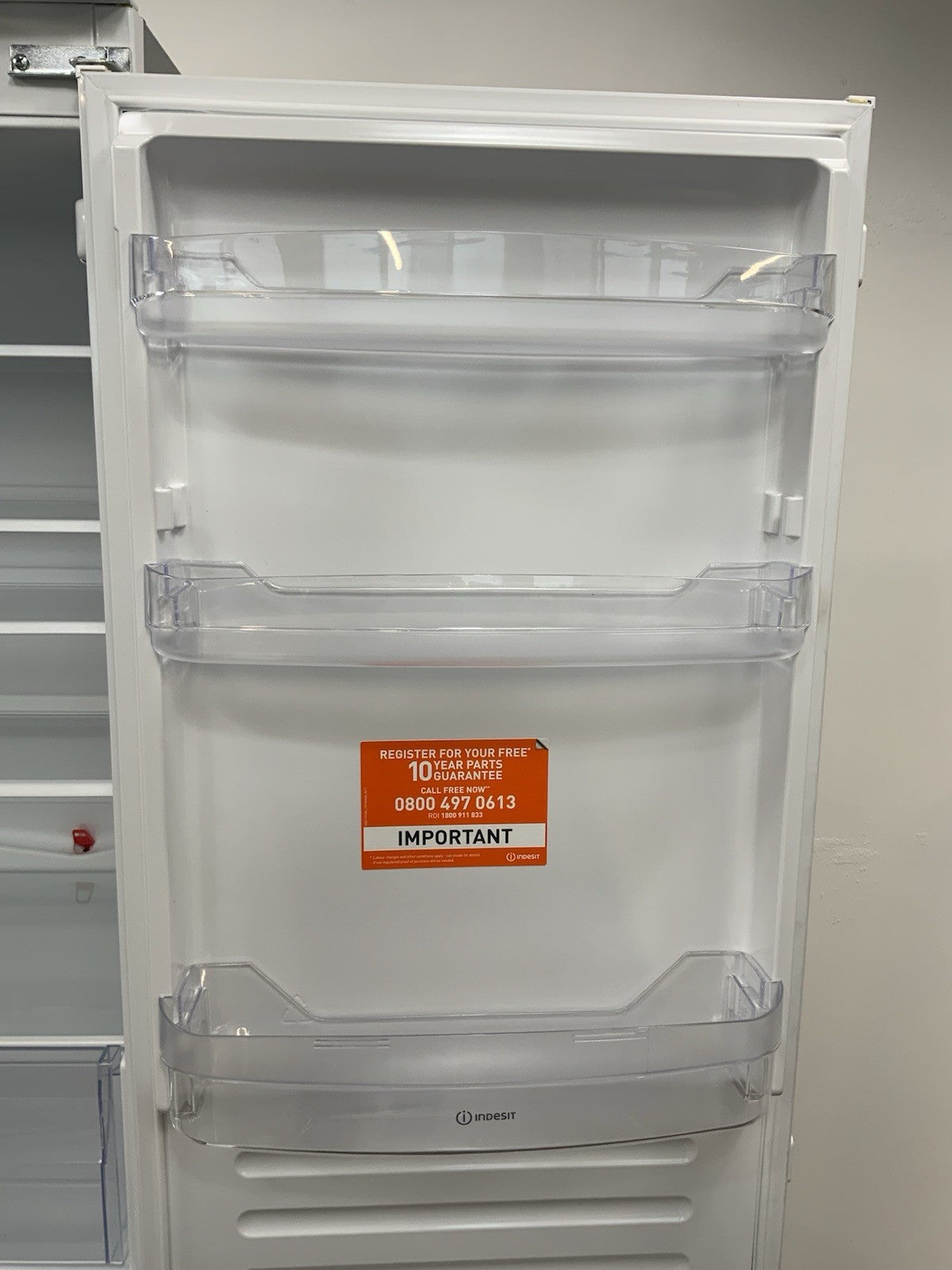 New Graded Indesit Low Frost BI 18A2 D/I UK Integrated 70/30 RRP £389 UK Del R29