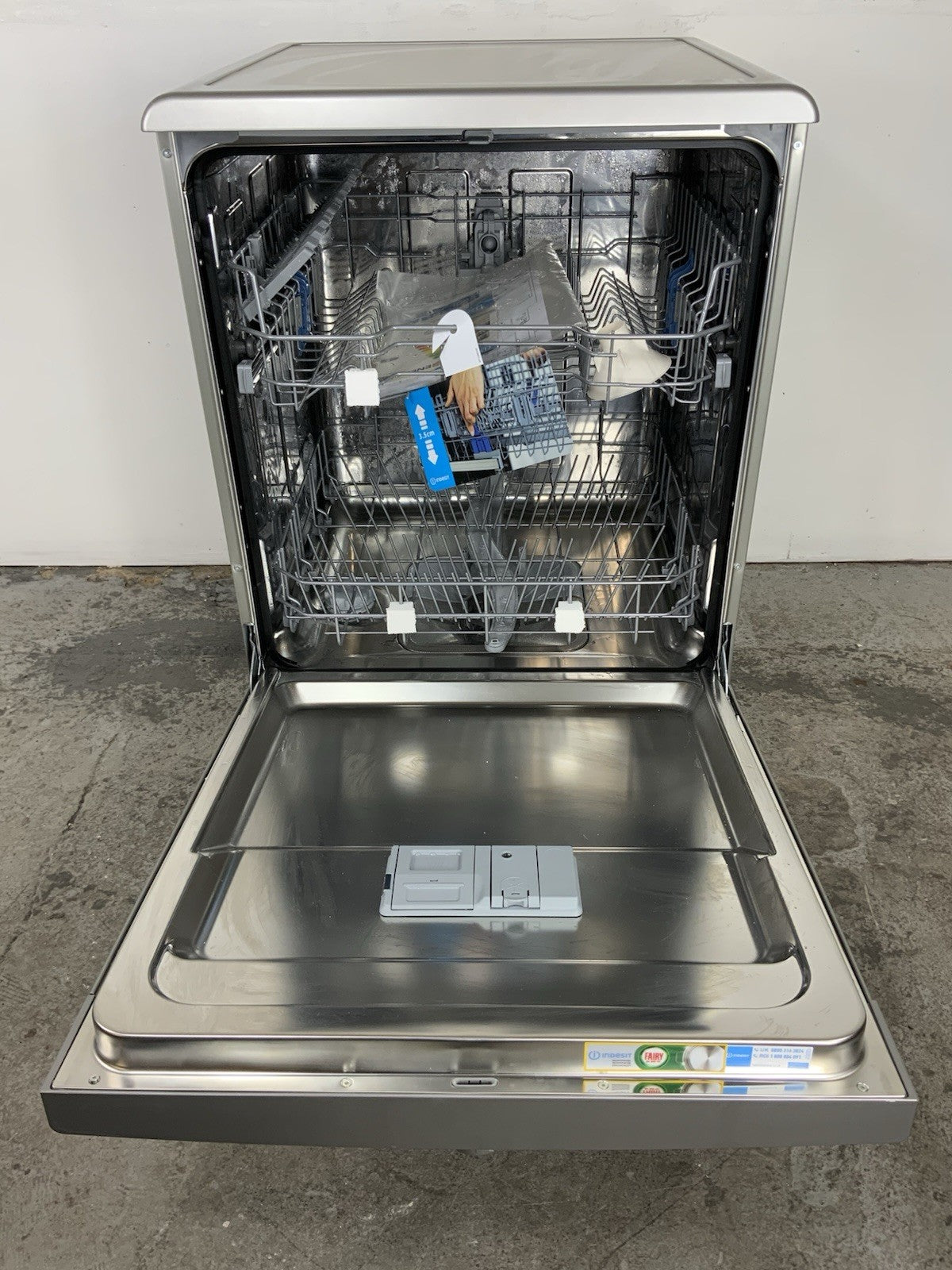 New Graded Silver Indesit D2FHK26SUK  Full Size Dishwasher RRP£299 F28