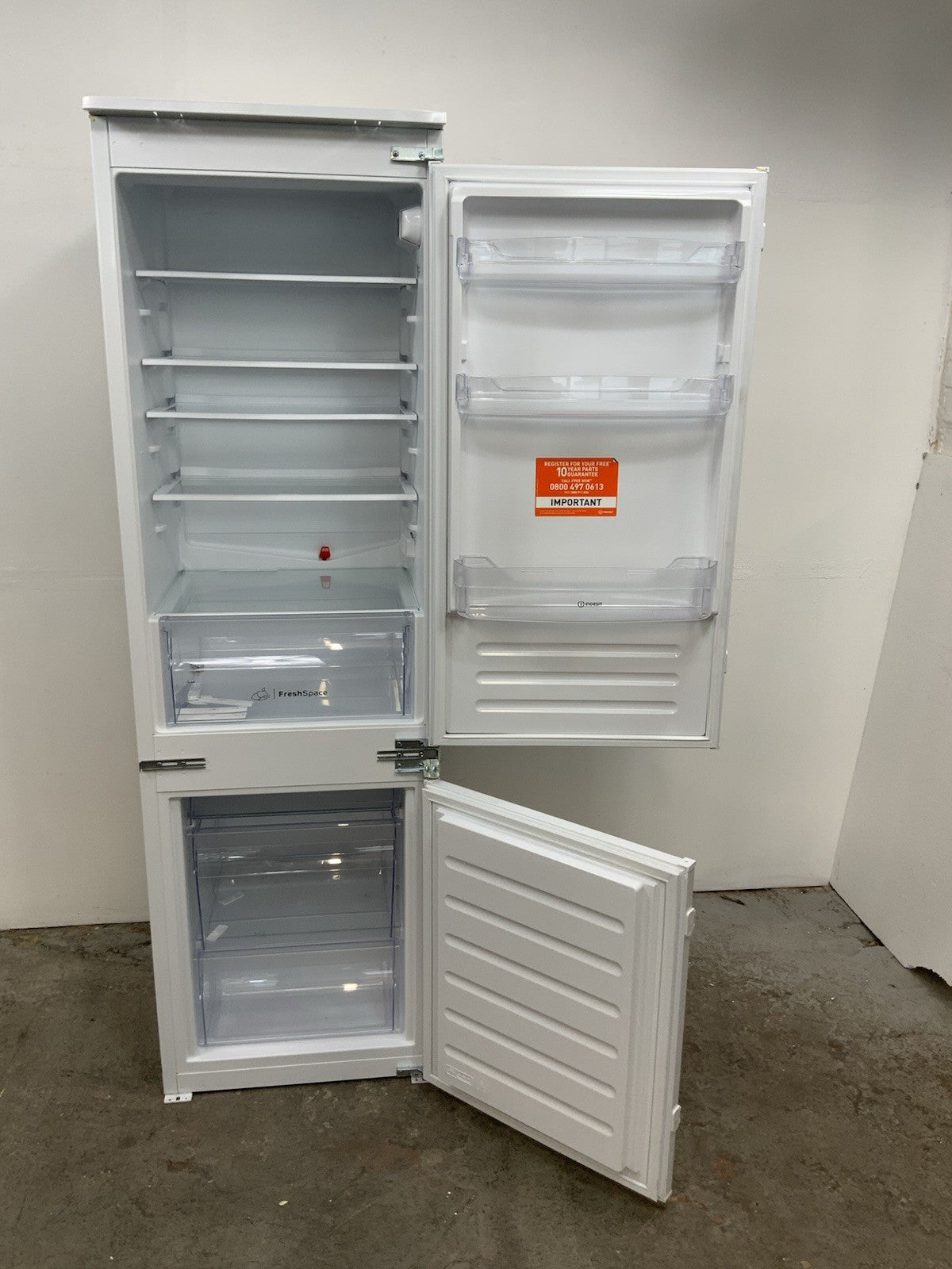 New Graded Indesit Low Frost BI 18A2 D/I UK Integrated 70/30 RRP £389 UK Del R29