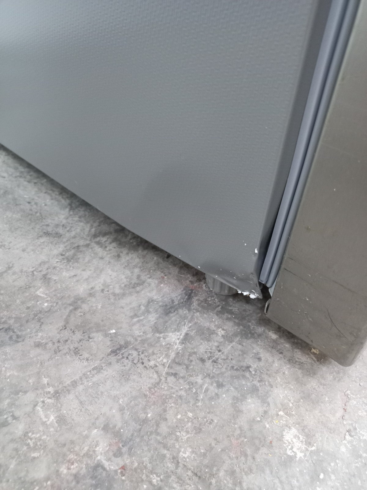 New Graded Kenwood KNF60XD23 60/40 Fridge Freezer - Silver RRP £499 S87