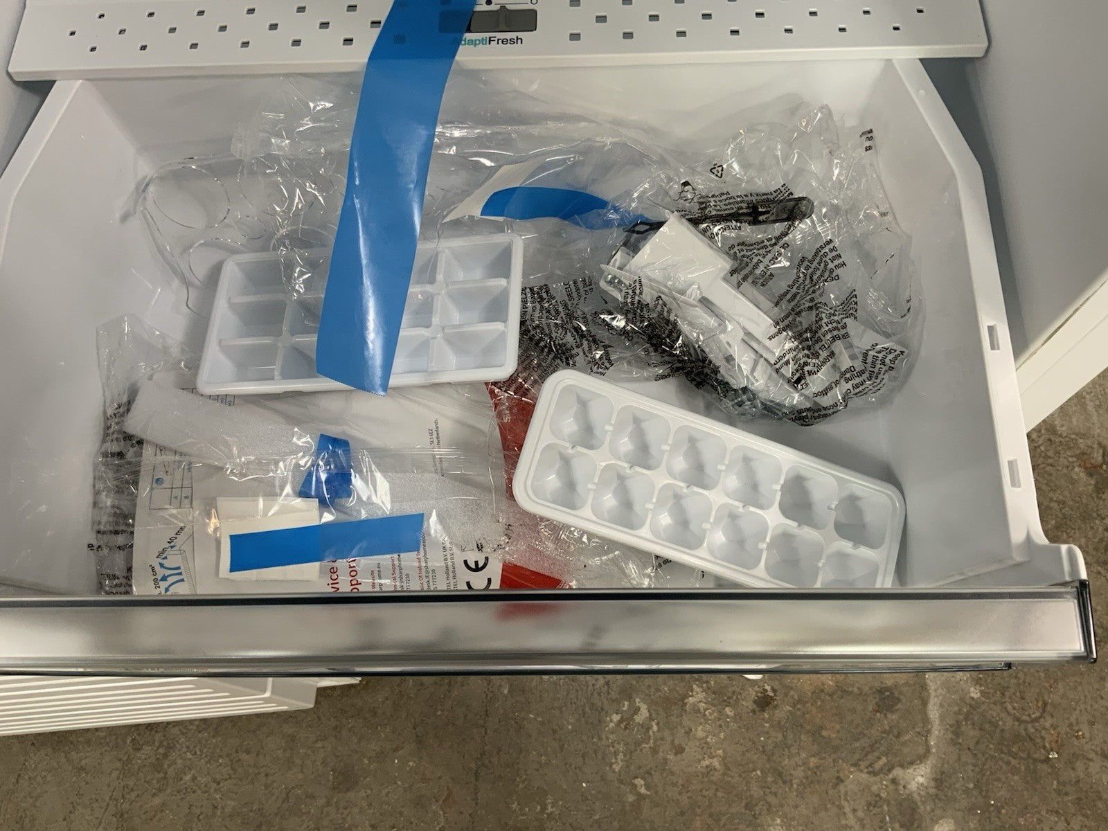 New Graded SHARP SJ-BE250M1XS-EN Integrated 70/30 Fridge Freezer RRP£379 R32