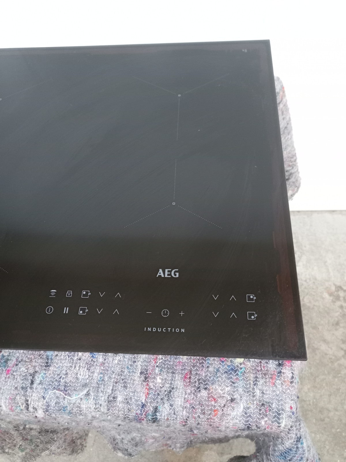 New Graded AEG ILB64334CB 59 cm Ceramic Induction Hob - Black RRP£429 N78