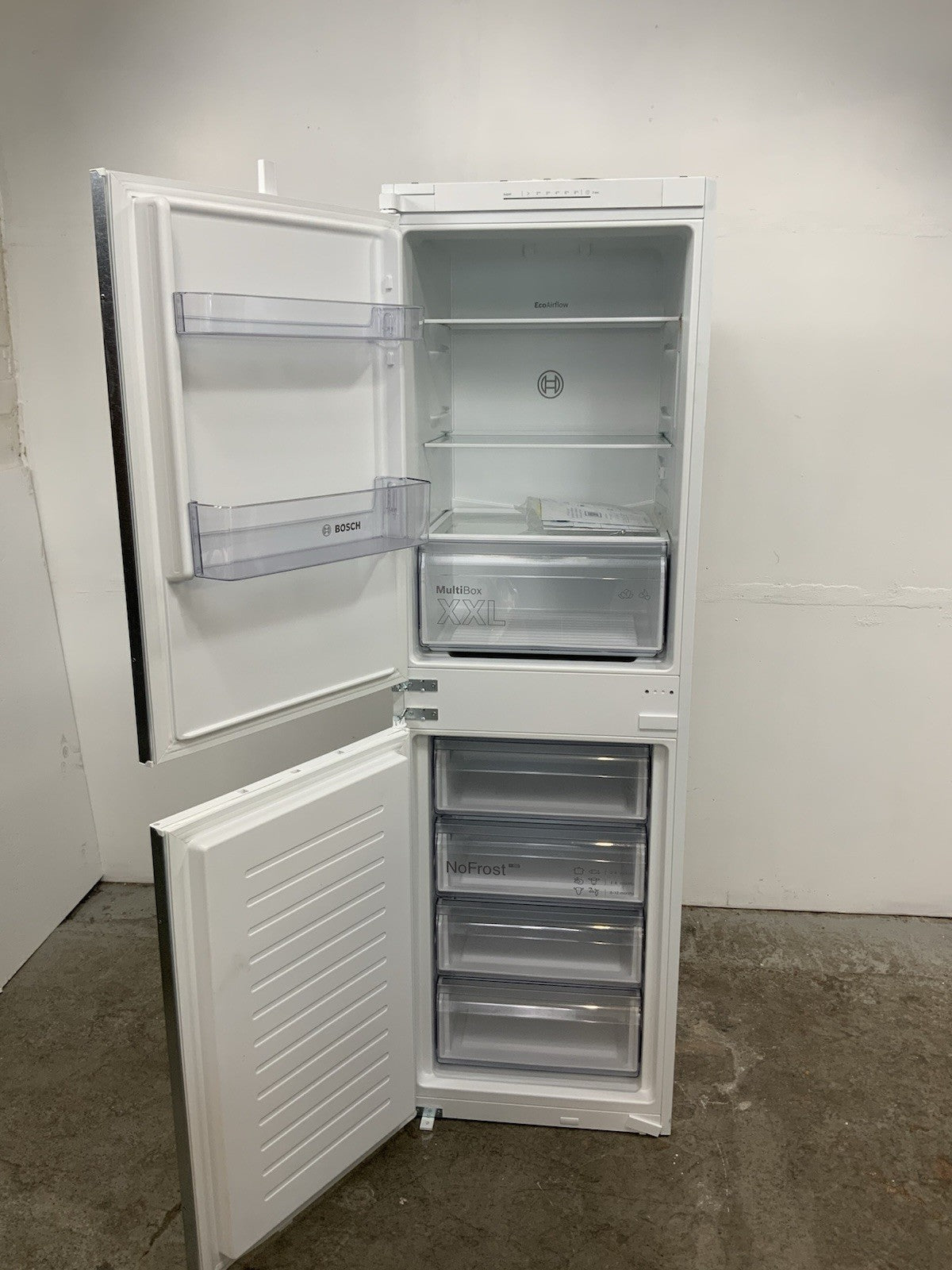 New Graded Bosch Series 2 KIN85NSE0G Integrated 50/50 Fridge Freeze RRP £749 R69