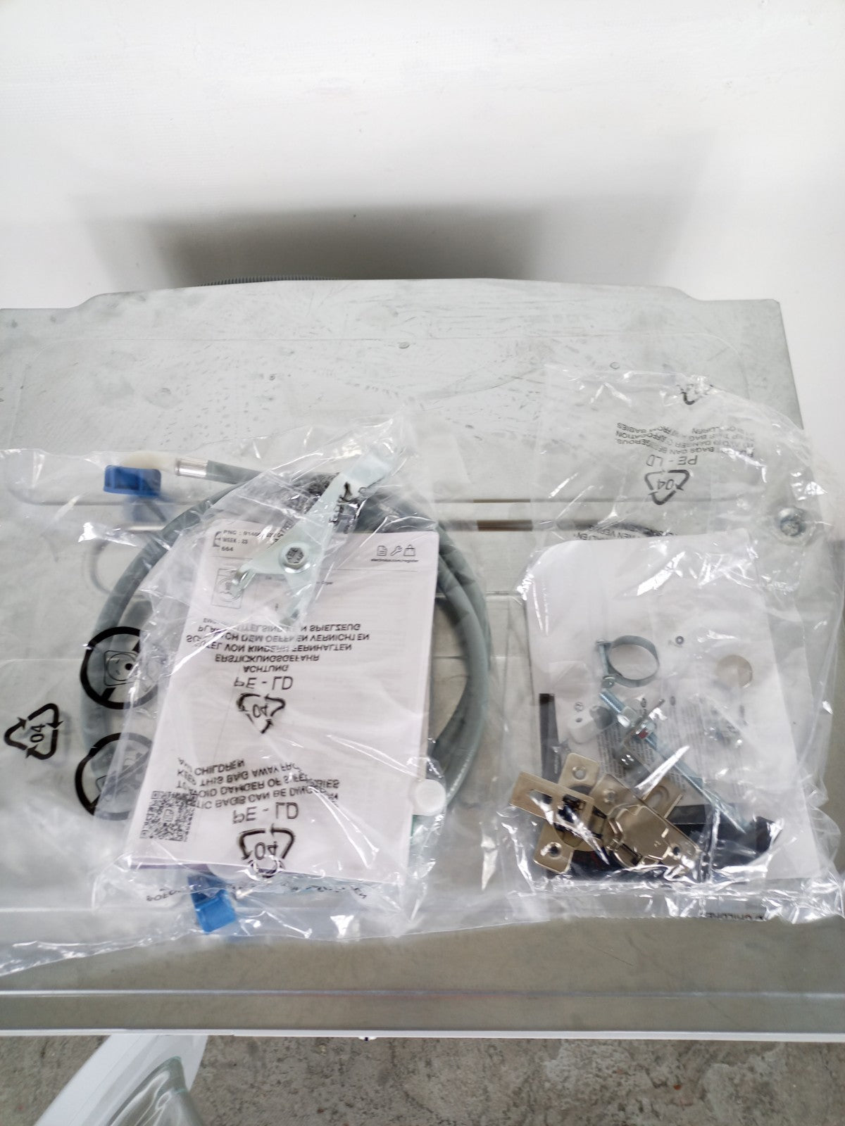 New Graded Electrolux EWD746PCBI  Integrated 7/4kg Washer Dryer RRP£849 E37