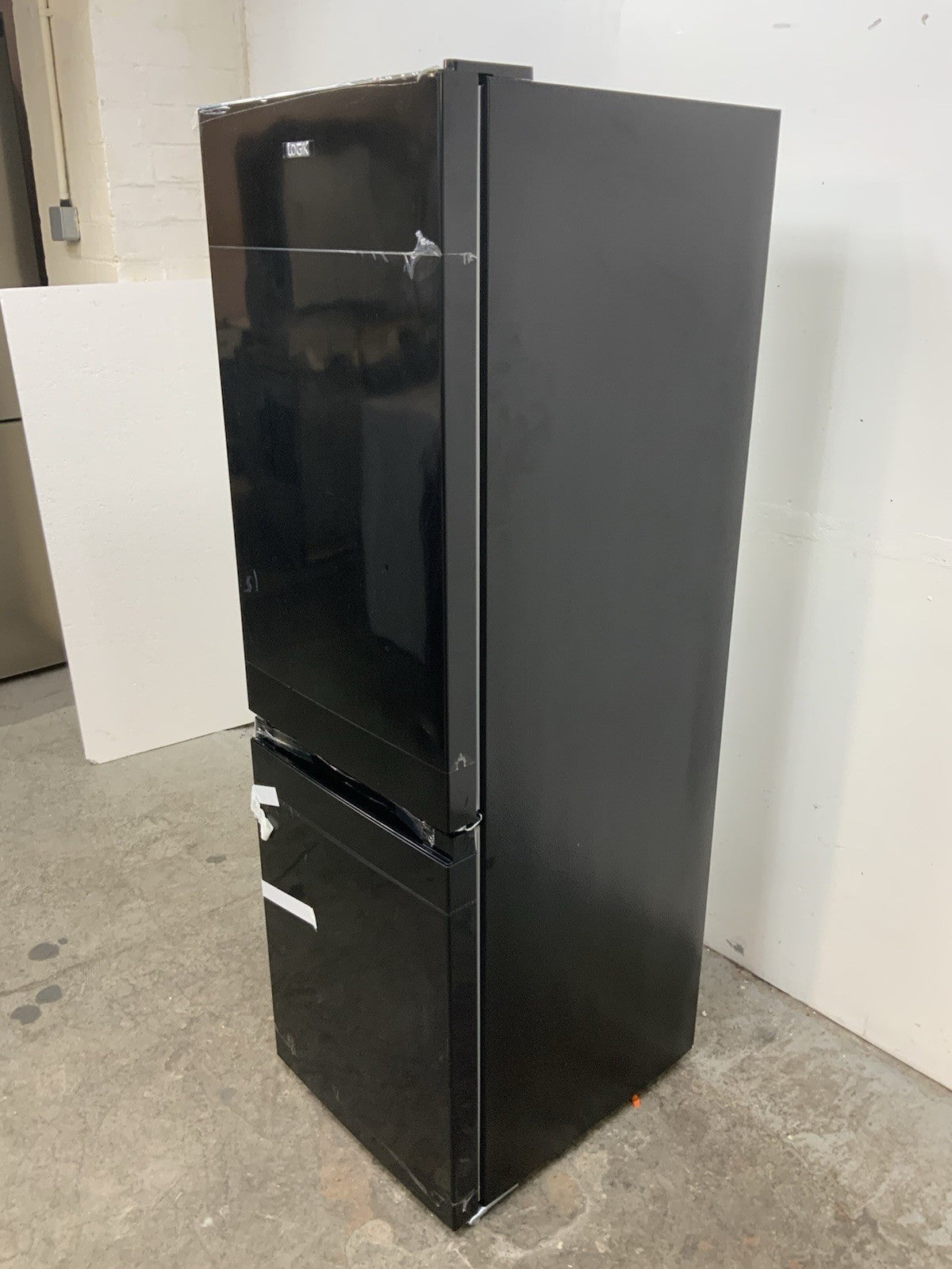 New Graded LOGIK LFC50B23 60/40 Fridge Freezer - Silver RRP £299 P09