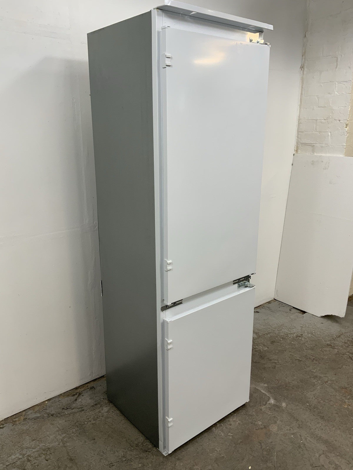 New Graded Indesit Low Frost BI 18A2 D/I UK Integrated 70/30 RRP £389 UK Del R29