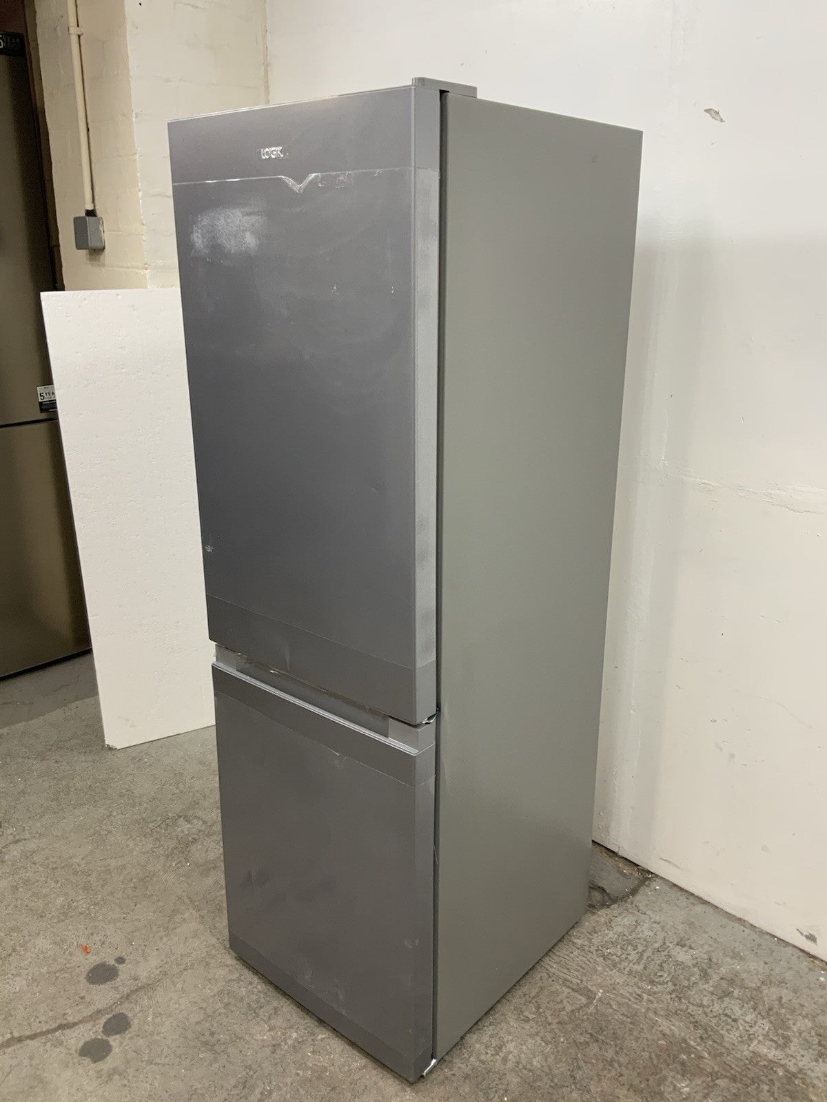 New Graded LOGIK LFC50S23 60/40 Fridge Freezer - Silver RRP £269 P07
