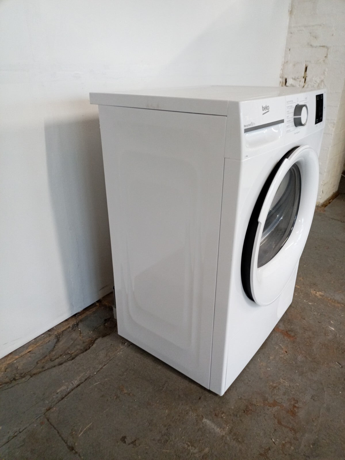 New Graded  Beko BM3T3823W 8kg Heat Pump Tumble Dryer RRP £449 D17