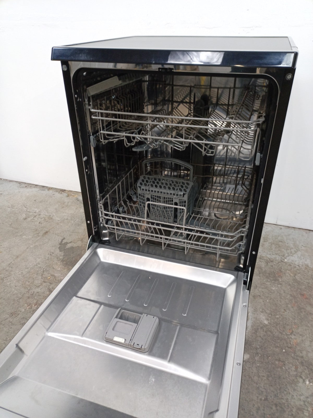 New Graded Black Logik  LDW60B23 Full Size Dishwasher RRP£249 C15