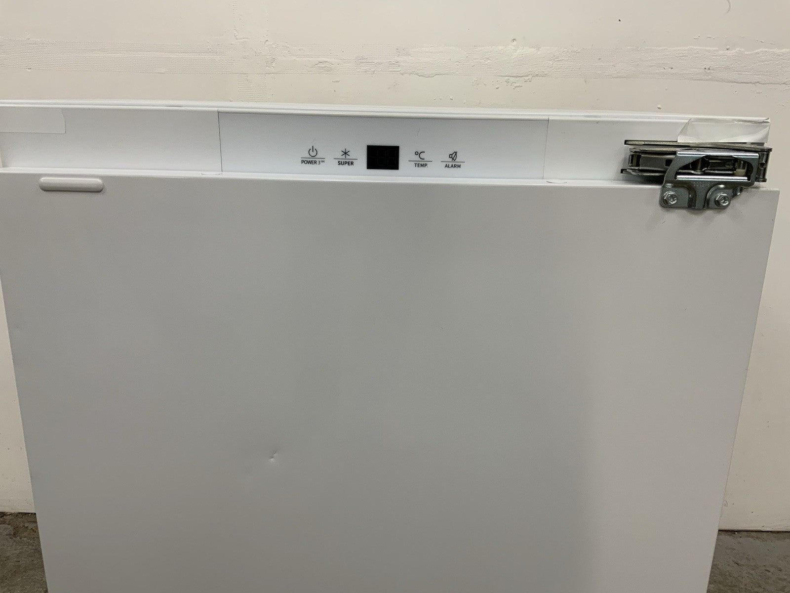 New Graded LOGIK LIL60W23 Integrated Undercounter Fridge Fixed Hinge RRP£239 R47