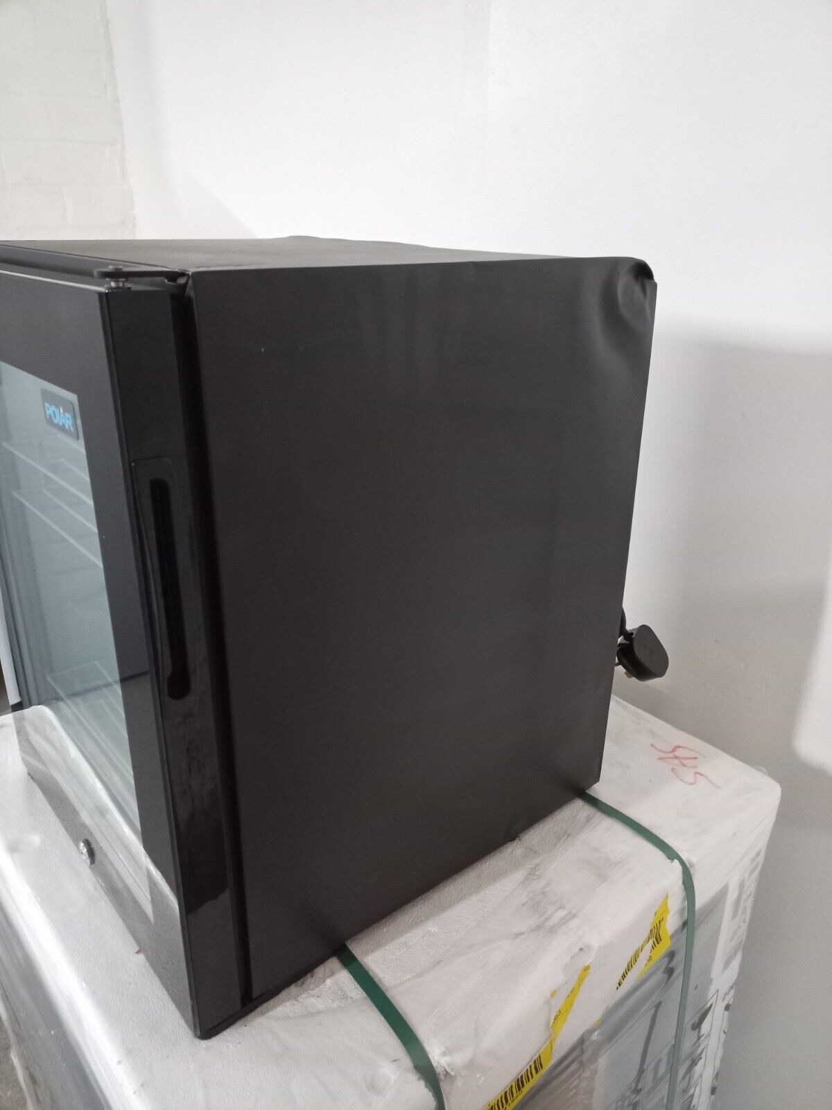 New Graded Black Polar GE819  Table Top  Bottle Drinks Display Fridge N16