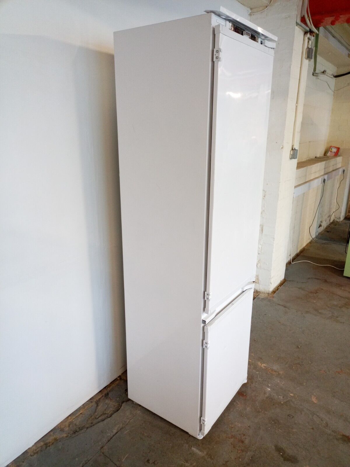 New Graded BEKO BCND4V973 193cm Integrated  70/30 Fridge Freezer RRP £719! T15