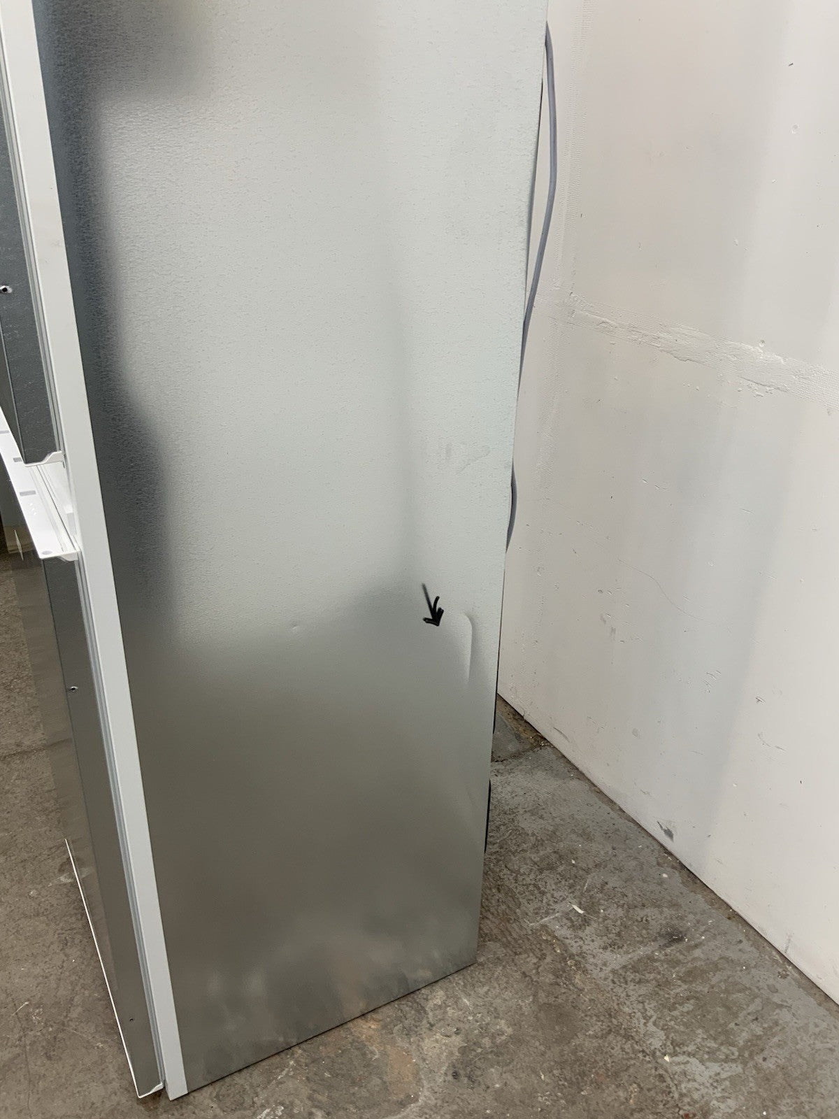 New Graded Bosch Series 2 KIN85NSE0G Integrated 50/50 Fridge Freeze RRP £749 R69