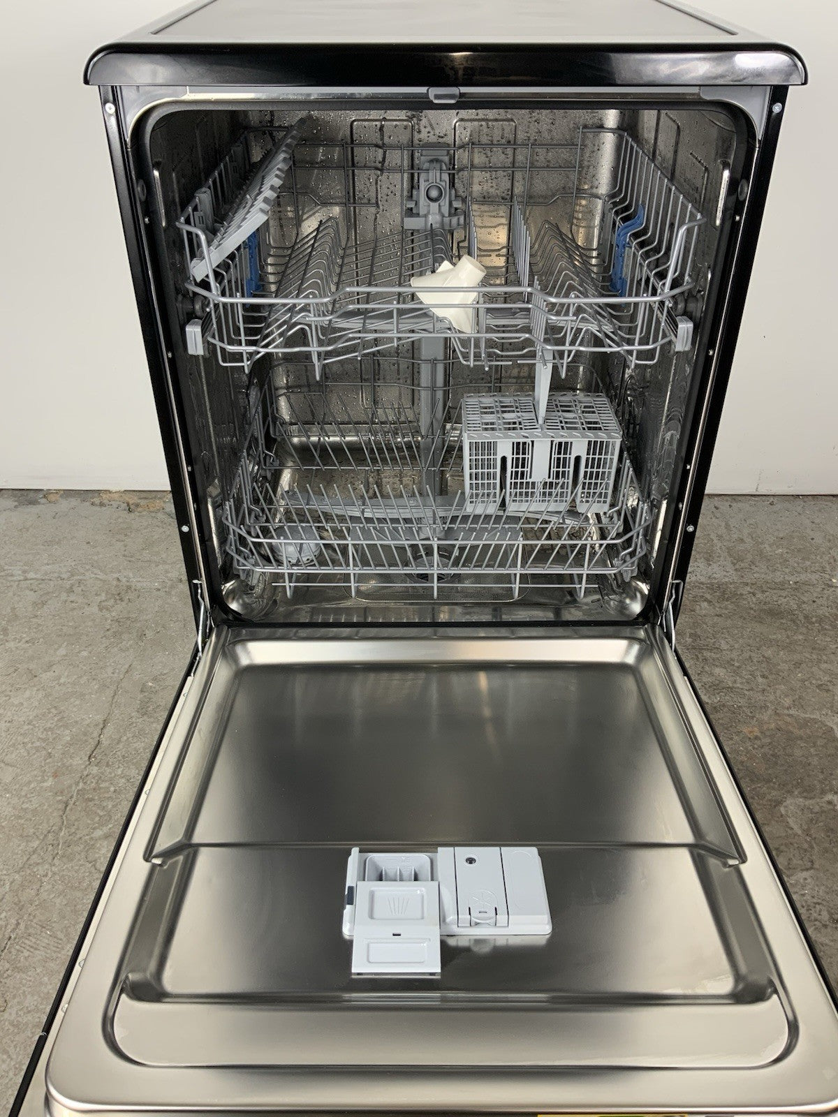 New Graded Black Indesit D2FHK26BUK  Full Size Dishwasher RRP£299 F43