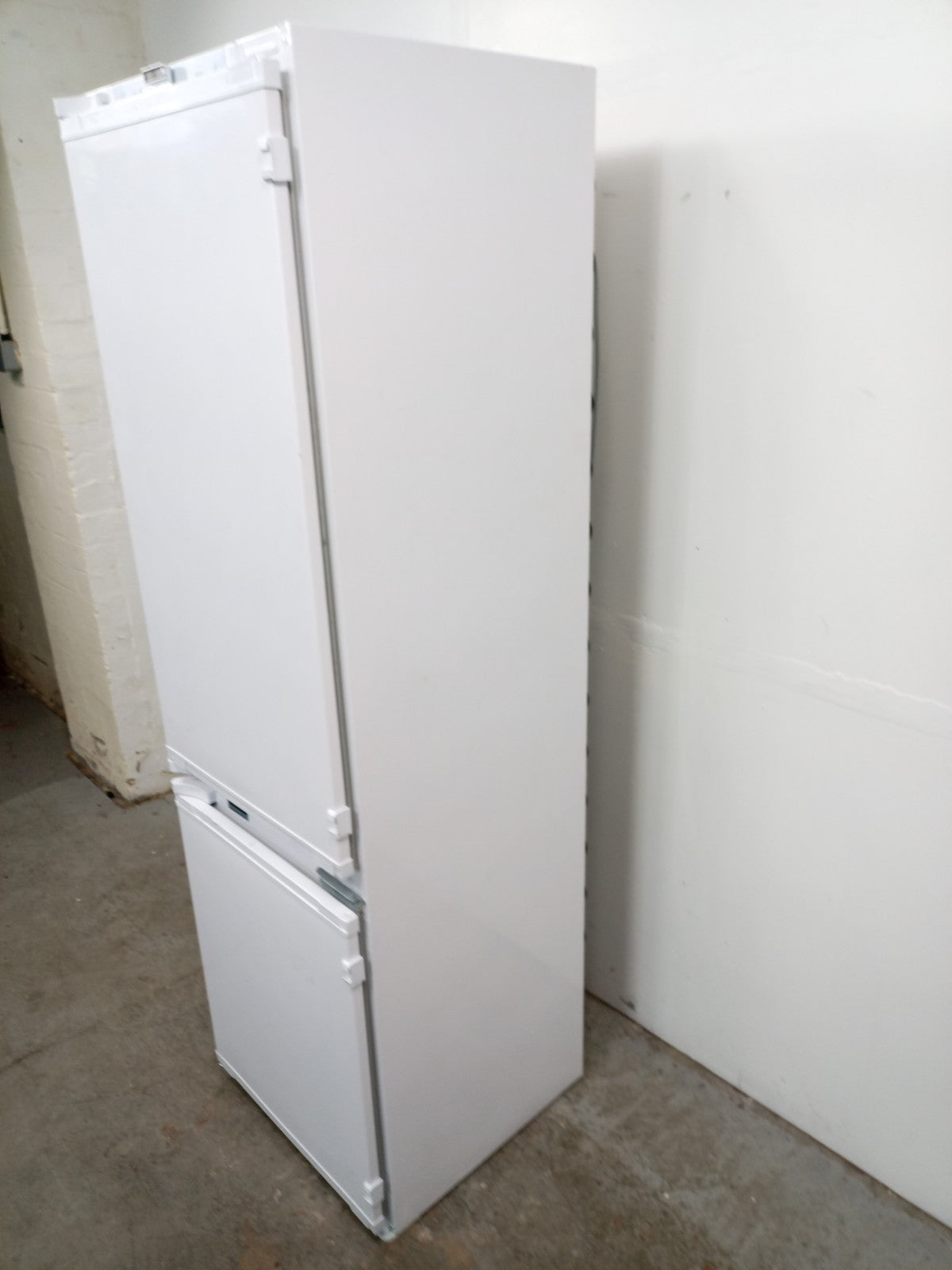 New Graded Beko BCFD4V73 Integrated  70/30 Fridge Freezer RRP £529 D5