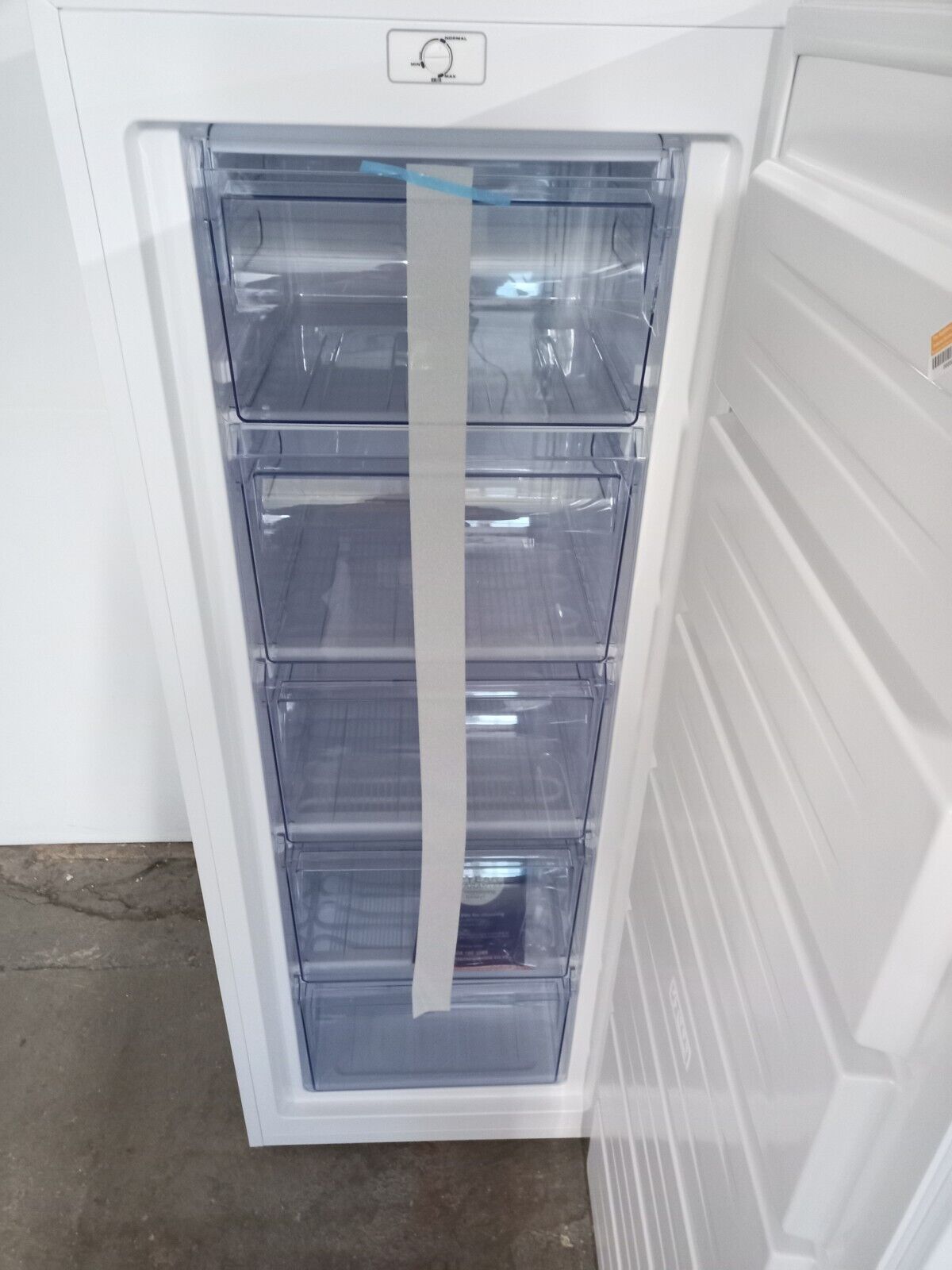 New Graded IceKing RZ204EW Large 168 ltr Frost Free Freezer-RRP £329 N6