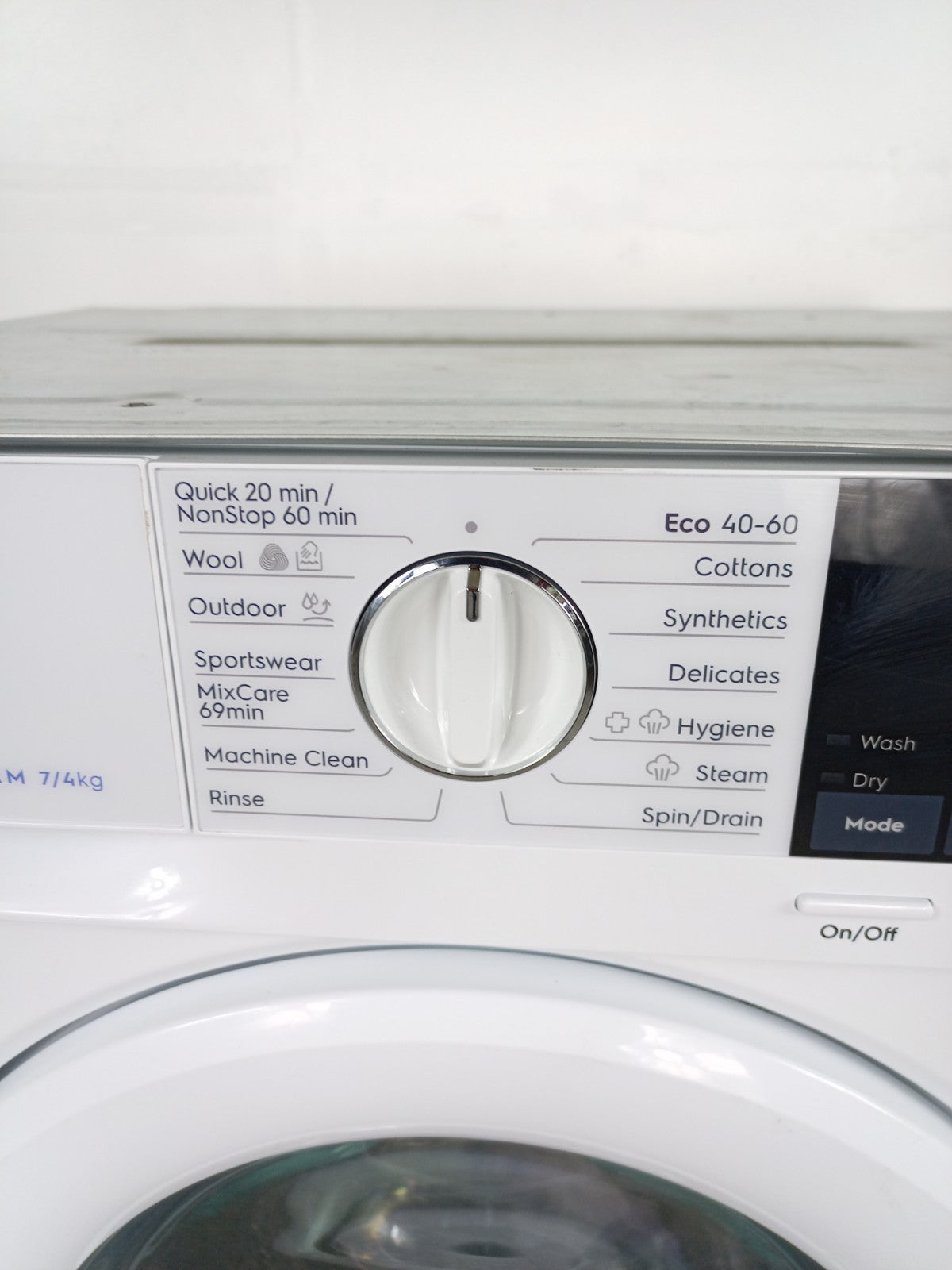 New Graded Electrolux EWD746PCBI  Integrated 7/4kg Washer Dryer RRP£849 E37