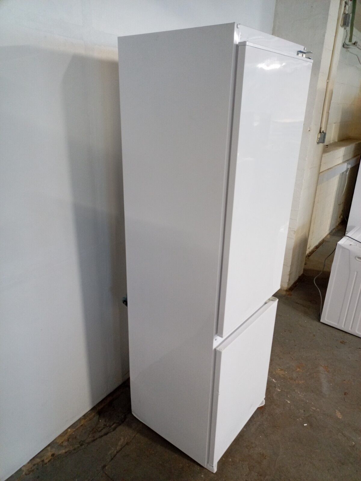 New Graded Bush BIE7030FF Integrated 70/30 Fridge Freezer RRP£399- White G4