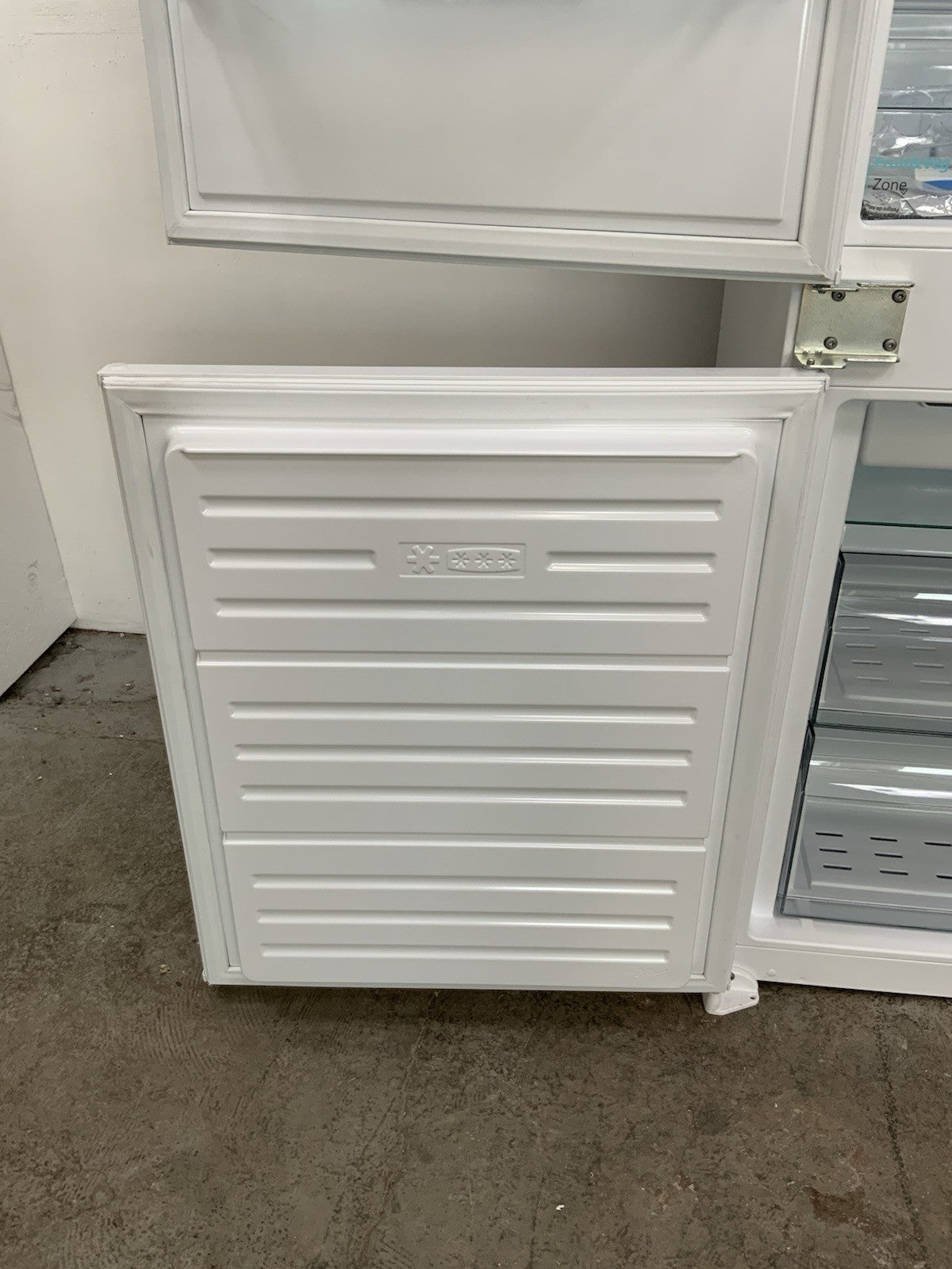 New Graded SHARP SJ-BE250M1XS-EN Integrated 70/30 Fridge Freezer RRP£379 R32