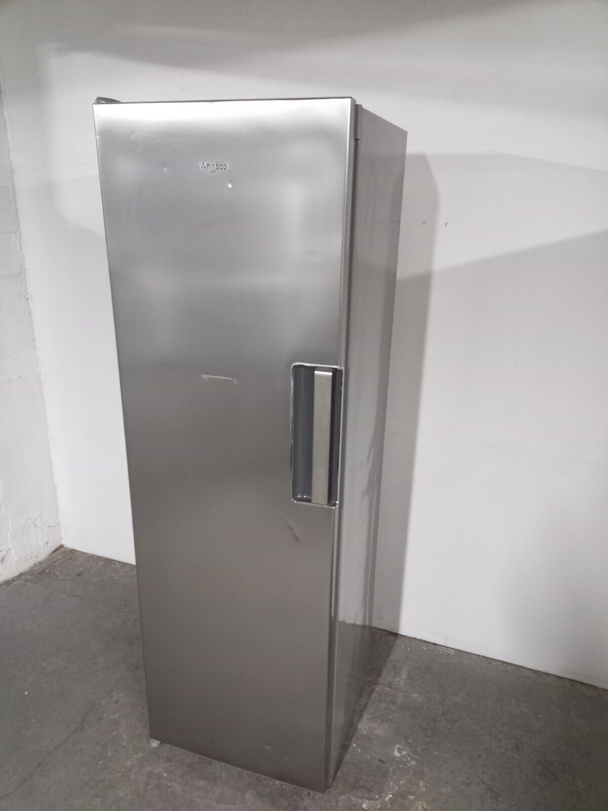 Large Silver Whirlpool UW8F2CXLSBUK2 252 ltr  Tall  Freezer UK Delivery L38