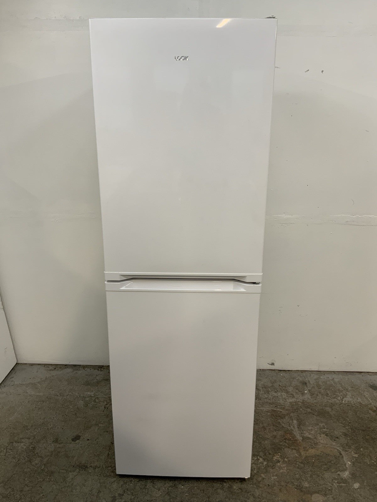New Graded LOGIK LFC55W23 50/50 Fridge Freezer - White RRP £349 R95