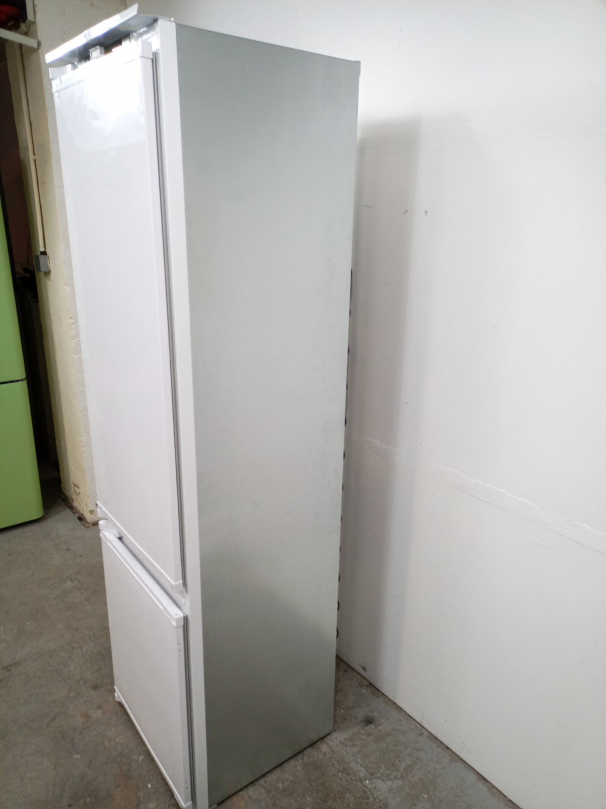 New Graded Beko BCND4V973 193cm Integrated  70/30 Fridge Freezer RRP £679 N89
