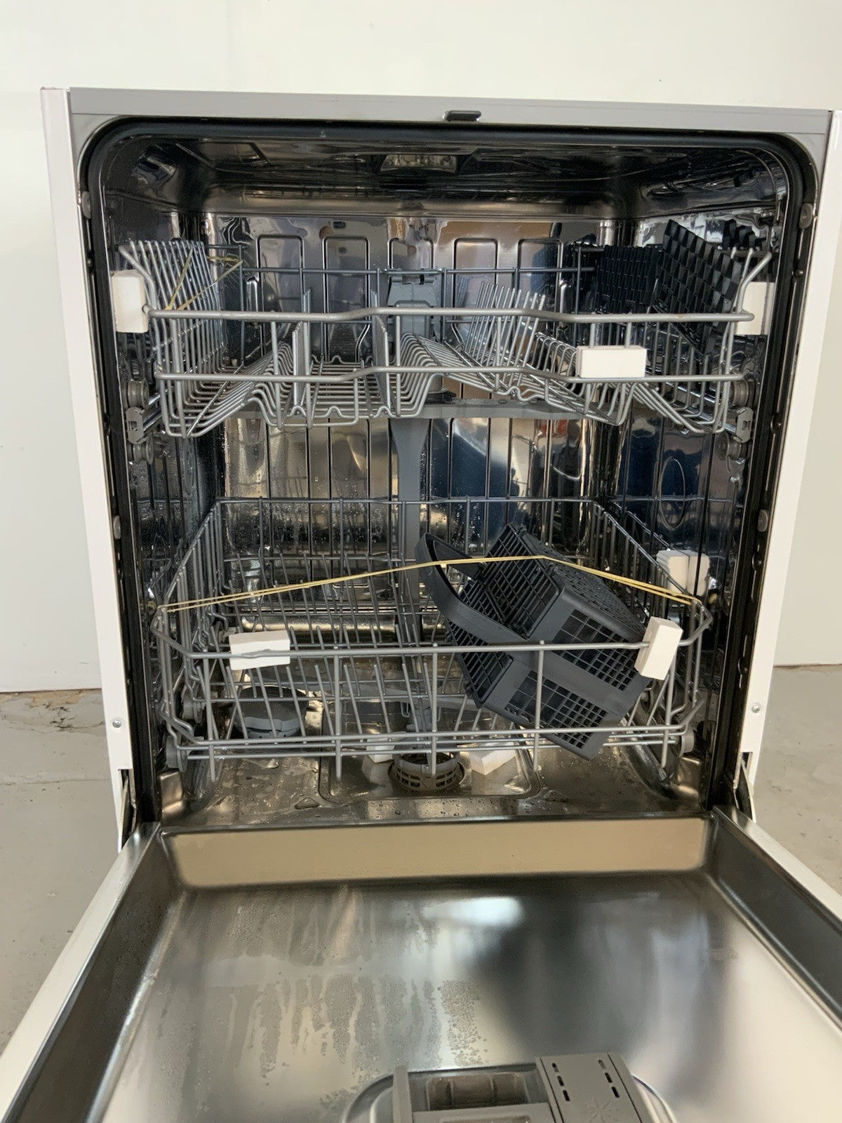 New Graded BEKO DIN15X20 Full-size Fully Integrated Dishwasher RRP £329 L78