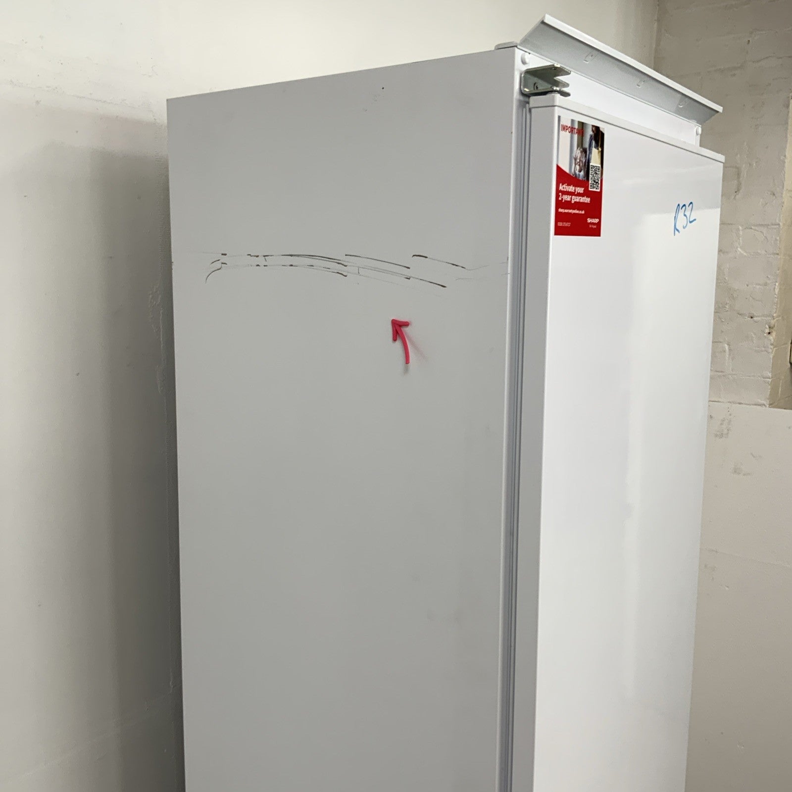 New Graded SHARP SJ-BE250M1XS-EN Integrated 70/30 Fridge Freezer RRP£379 R32