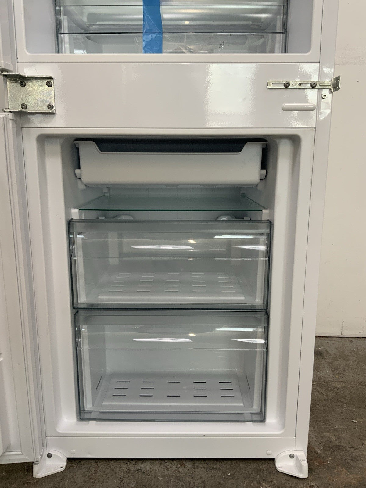 New Graded SHARP SJ-BE250M1XS-EN Integrated 70/30 Fridge Freezer RRP£379 R32