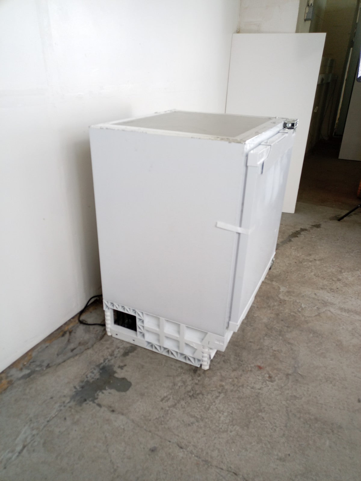 New Graded Iceking BU210EW  Integrated Undercounter Fridge Icebox RRP£339 P17