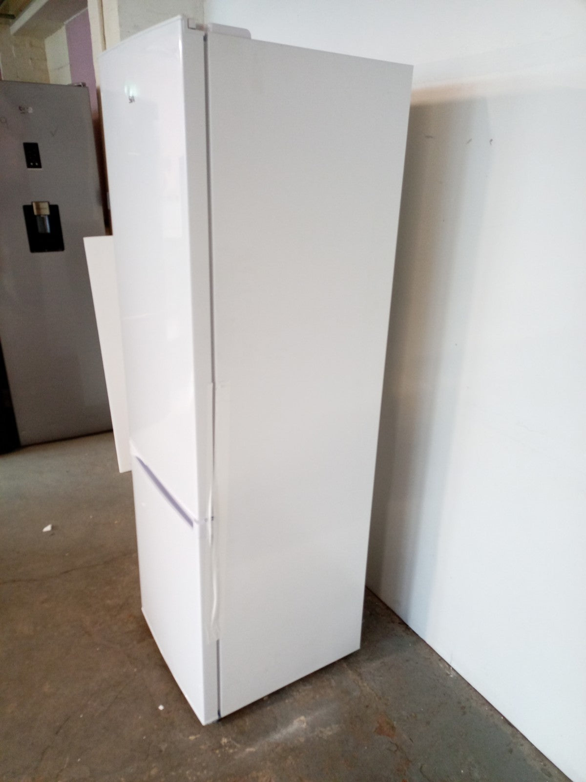 New Graded White SIA SFF17855WE Freestanding  Fridge Freezer RRP£320  H92