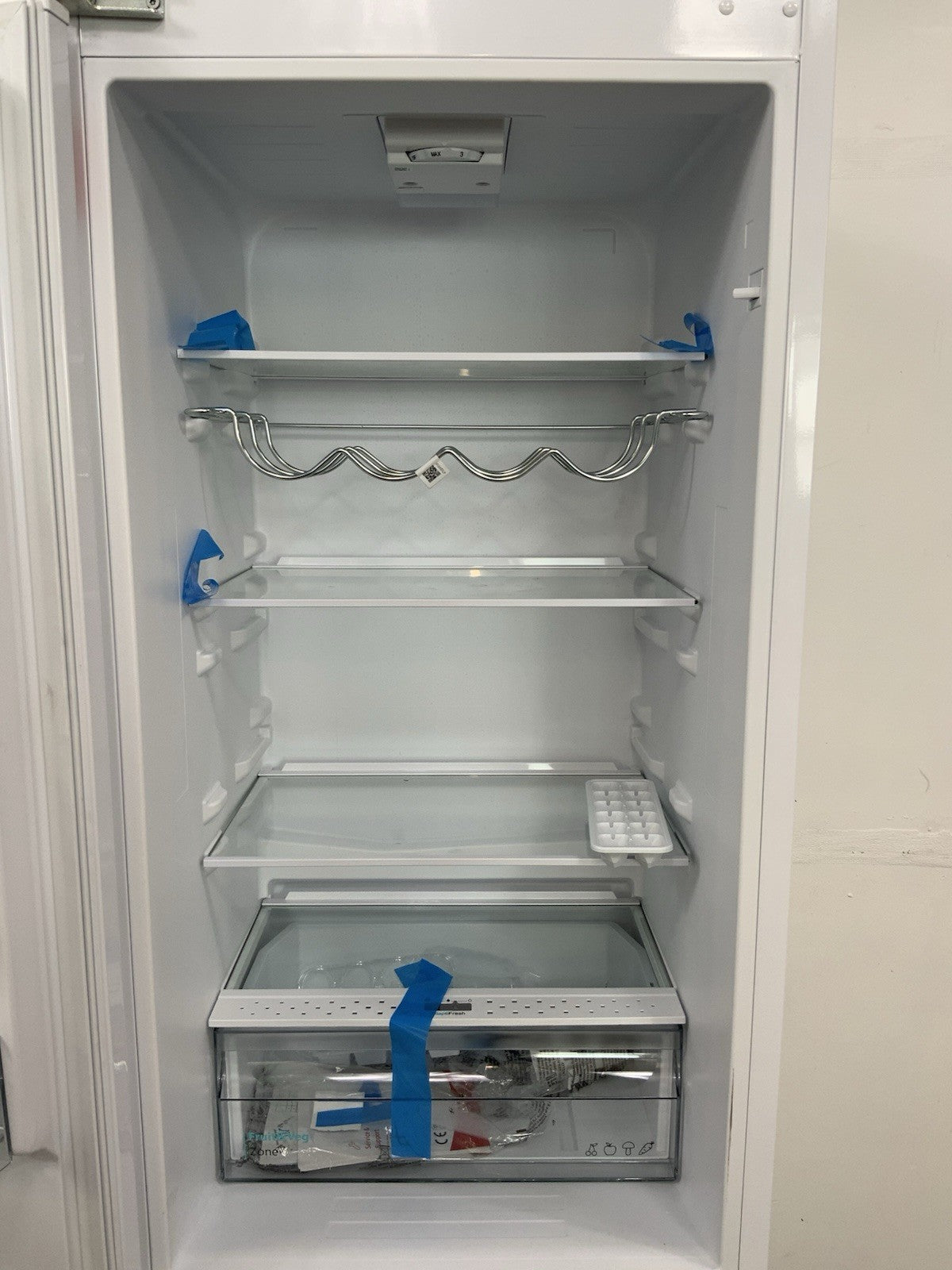 New Graded SHARP SJ-BE250M1XS-EN Integrated 70/30 Fridge Freezer RRP£379 R32