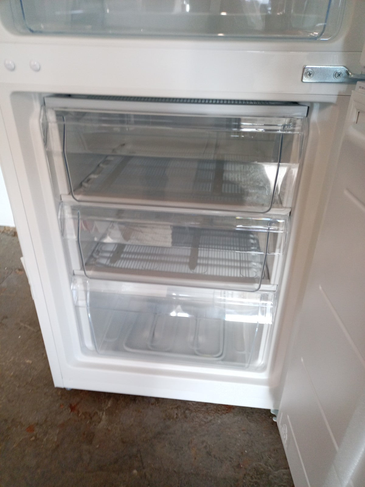 New Graded White SIA SFF17855WE Freestanding  Fridge Freezer RRP£320  H92