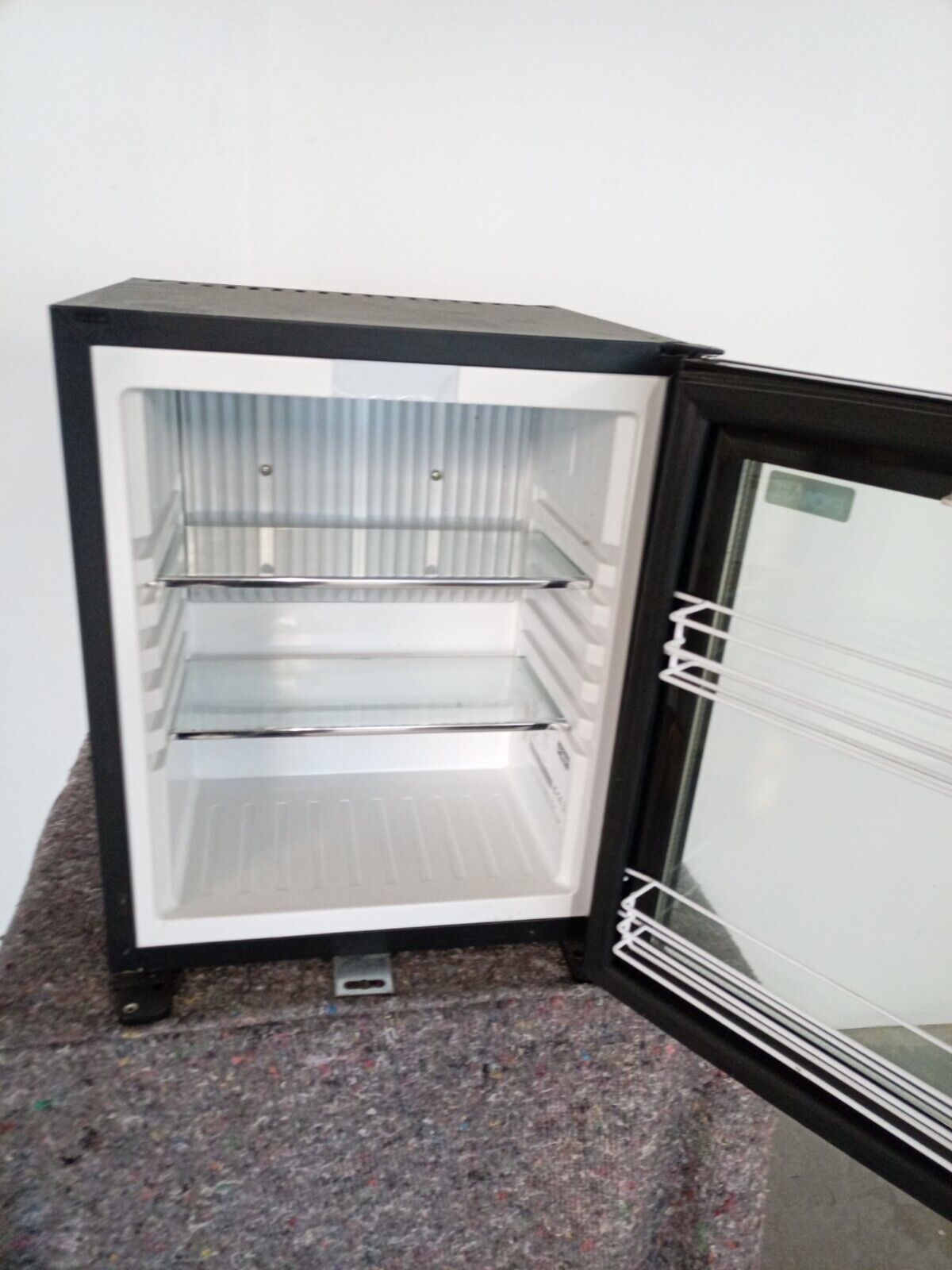 New Graded Black Polar GE819  Table Top  Bottle Drinks Display Fridge V12