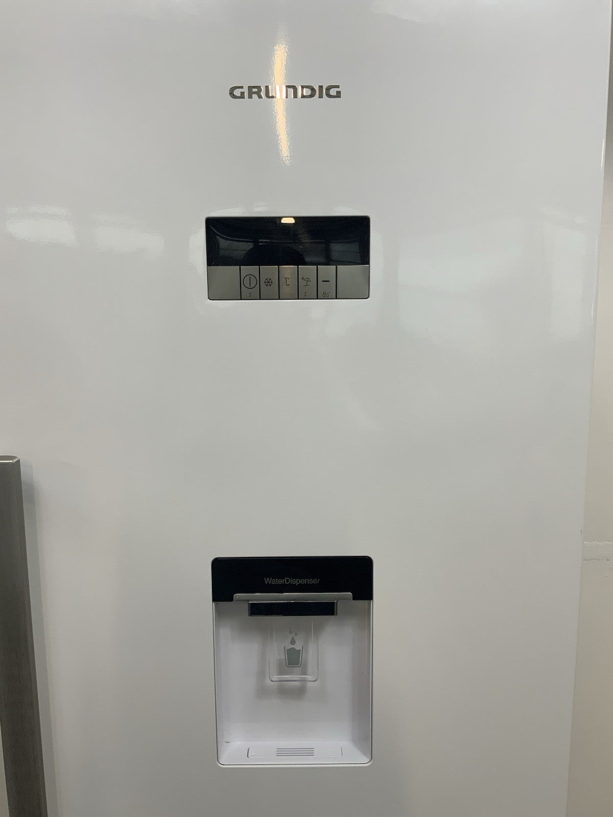 New Graded  GRUNDIG GSN30710DW Tall Fridge - White RRP £649! -K55