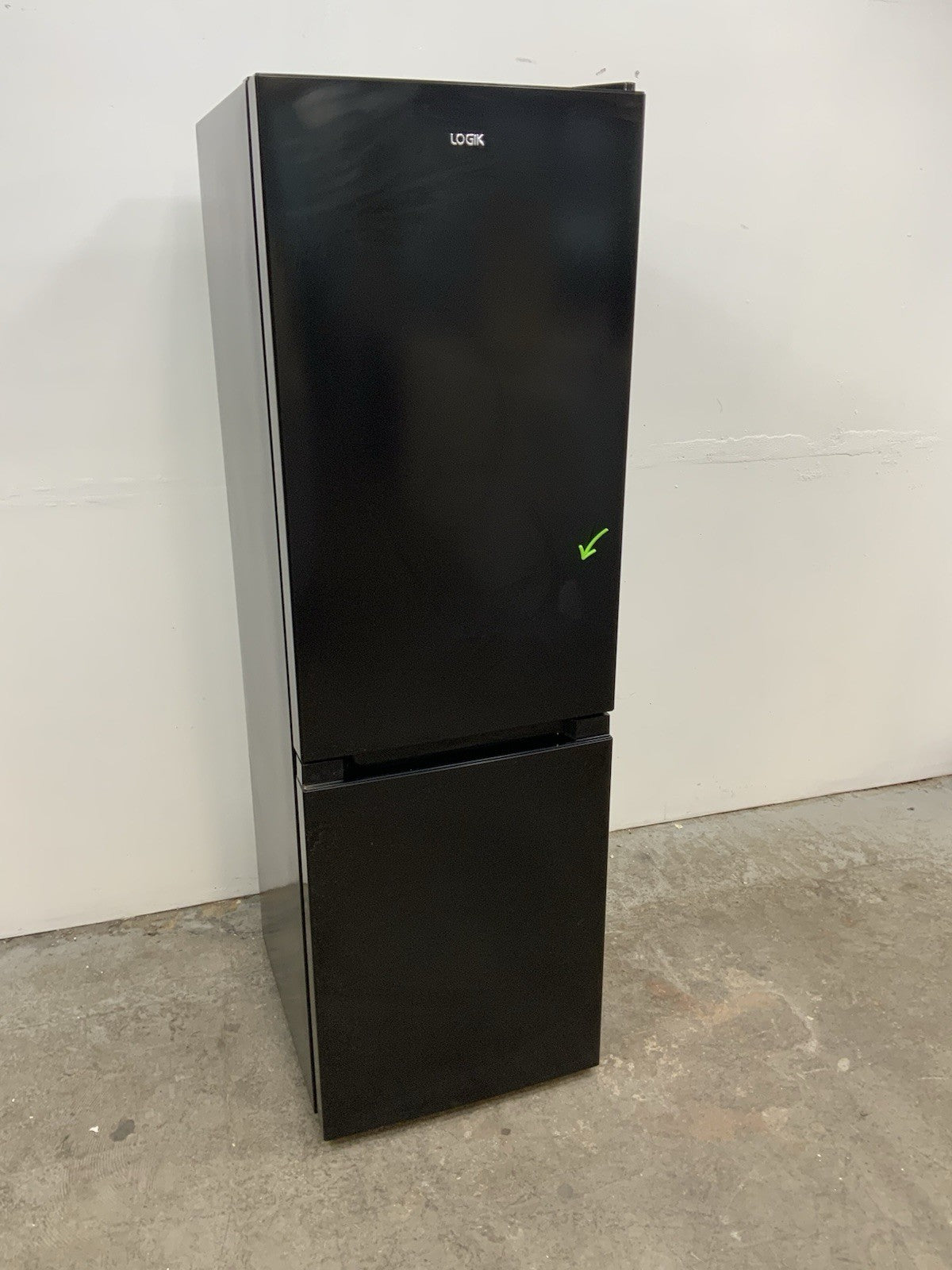 New Graded LOGIK LFC50B23 60/40 Fridge Freezer - Black RRP £299 P21