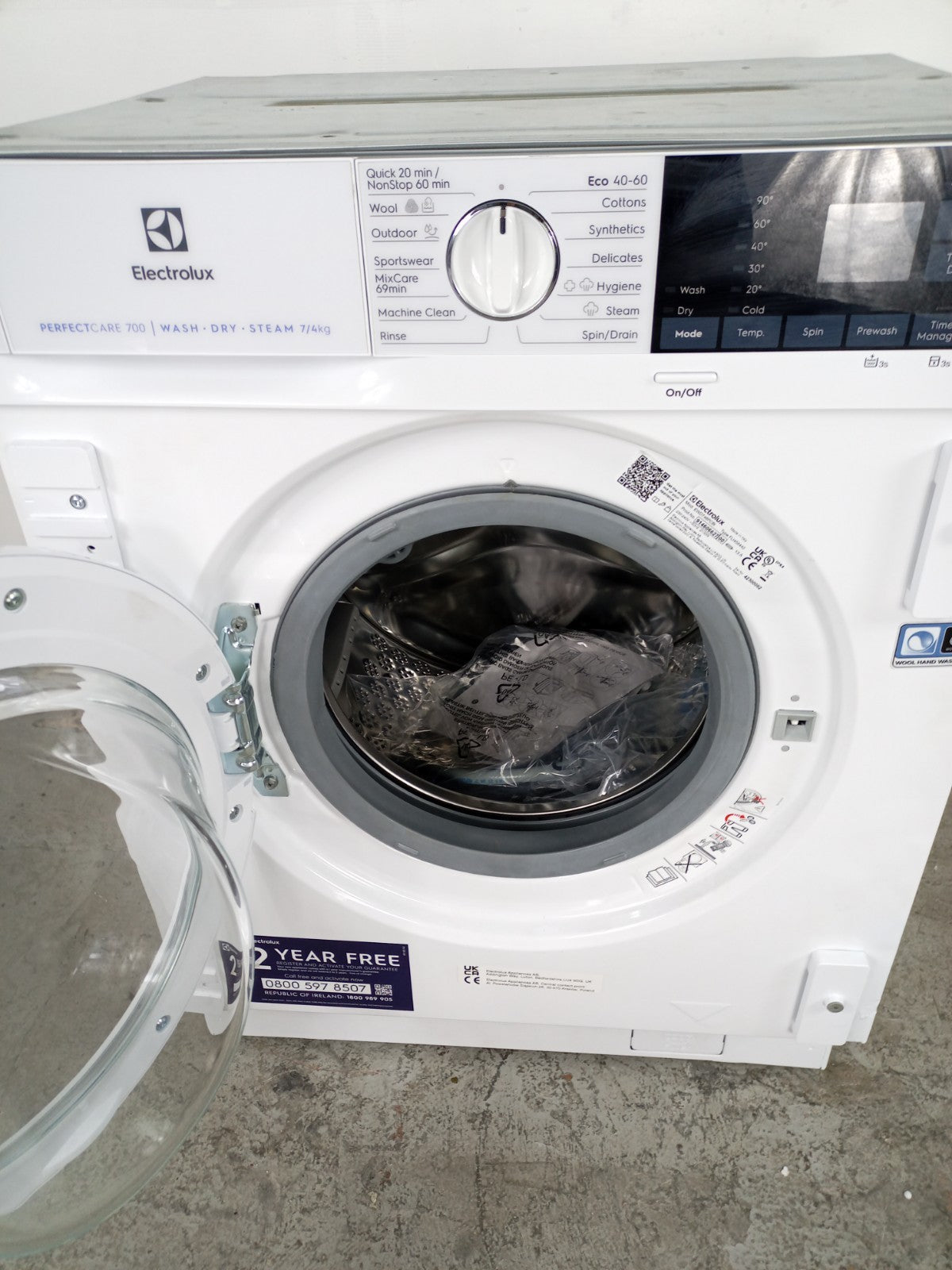 New Graded Electrolux EWD746PCBI  Integrated 7/4kg Washer Dryer RRP£849 E37